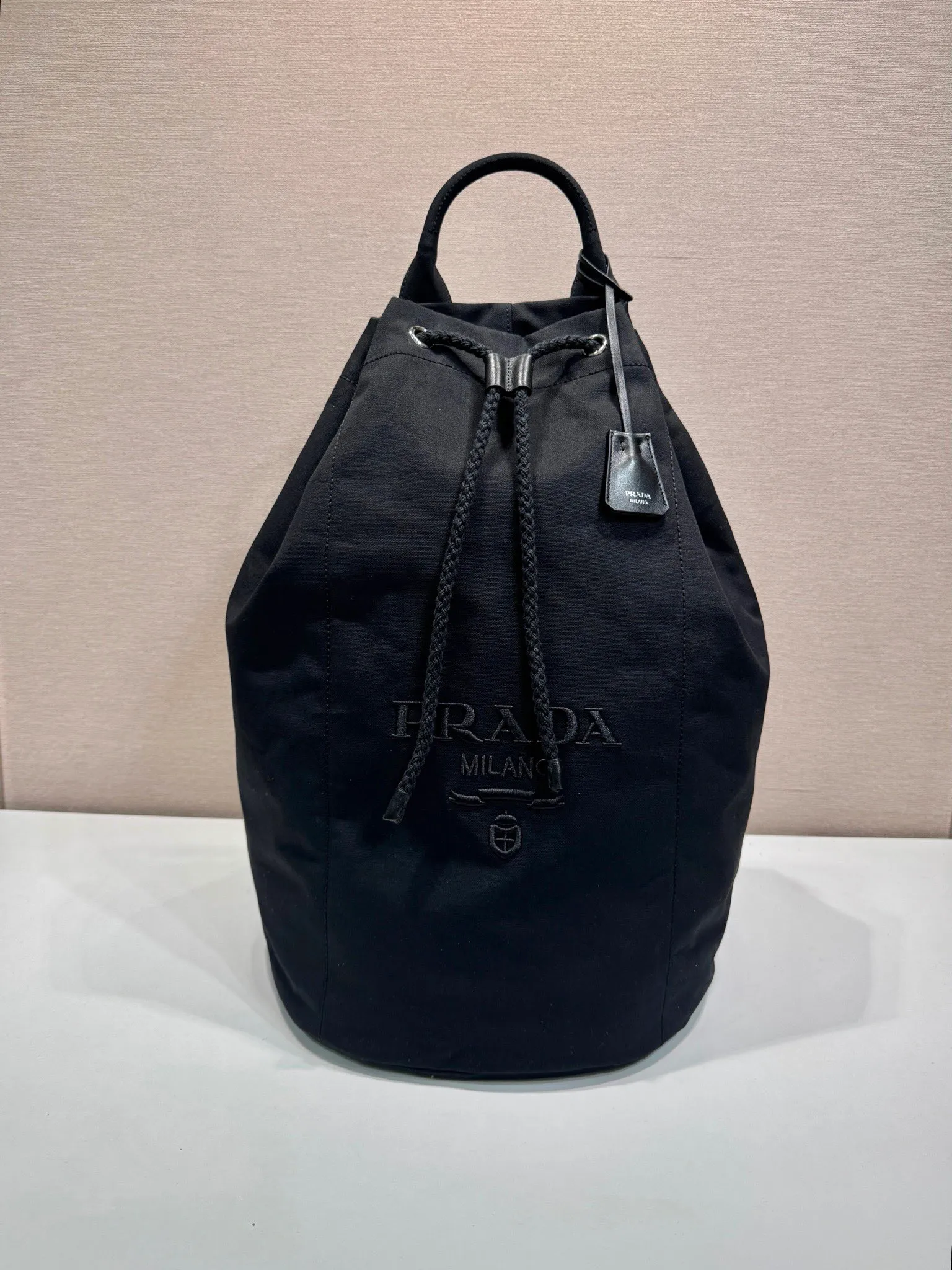 💰1360🎉New travel bag🎉2VY011🎉🎉 This linen blend drawstring travel bag interprets a light and sporty style, with adjustable and removable shoulder straps and leather trim. Tonal letter logo embroidery adds a unique, classic touch. The drawstring bag design makes the upper body very fashionable. This is the latest and most fashionable travel bag since ancient times. It has a lot of space. Get it now🎉🎉Length 34xH 55x㡳34cm🎉🎉🎉💰💰💰