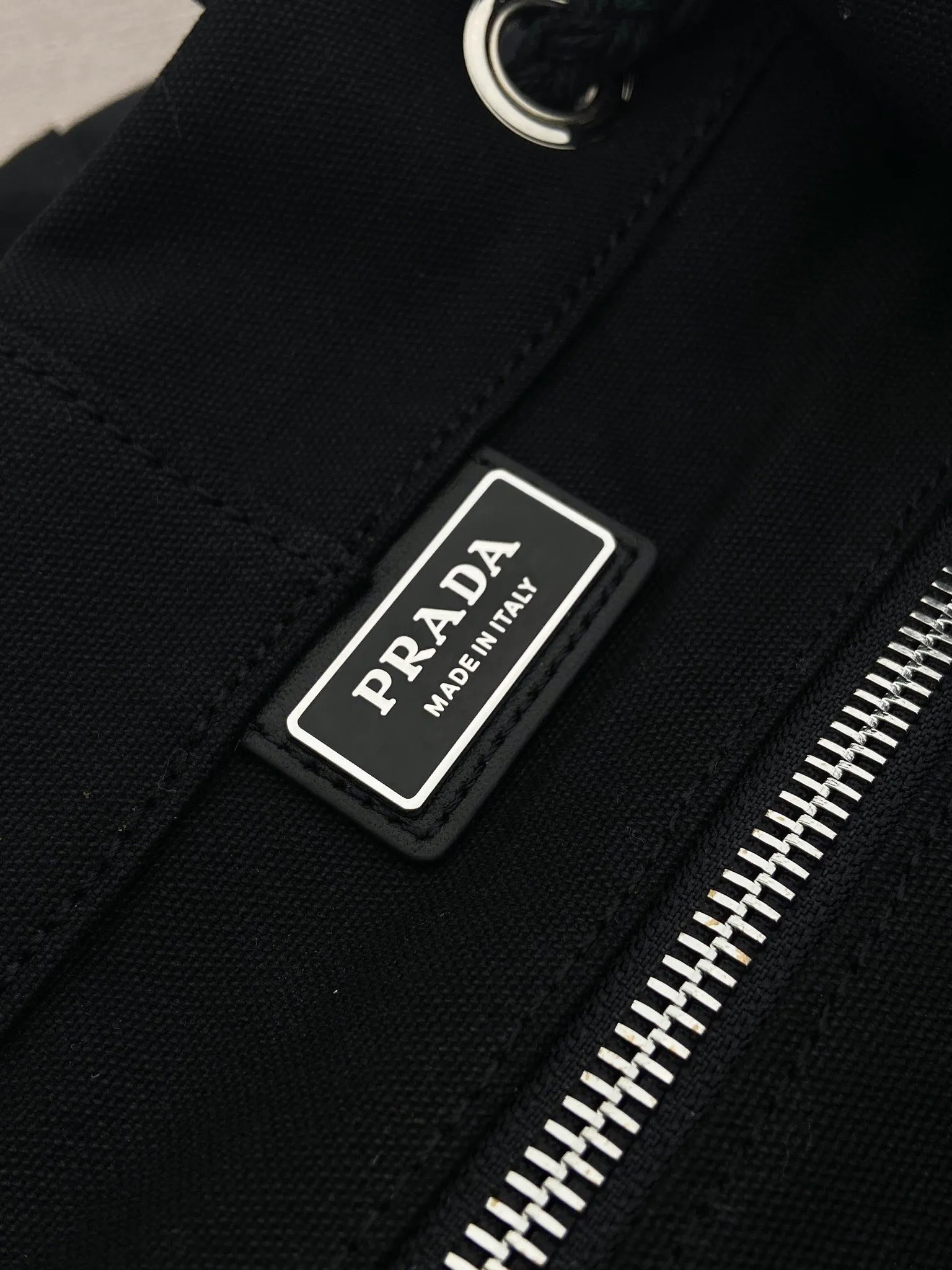 💰1360🎉New travel bag🎉2VY011🎉🎉 This linen blend drawstring travel bag interprets a light and sporty style, with adjustable and removable shoulder straps and leather trim. Tonal letter logo embroidery adds a unique, classic touch. The drawstring bag design makes the upper body very fashionable. This is the latest and most fashionable travel bag since ancient times. It has a lot of space. Get it now🎉🎉Length 34xH 55x㡳34cm🎉🎉🎉💰💰💰