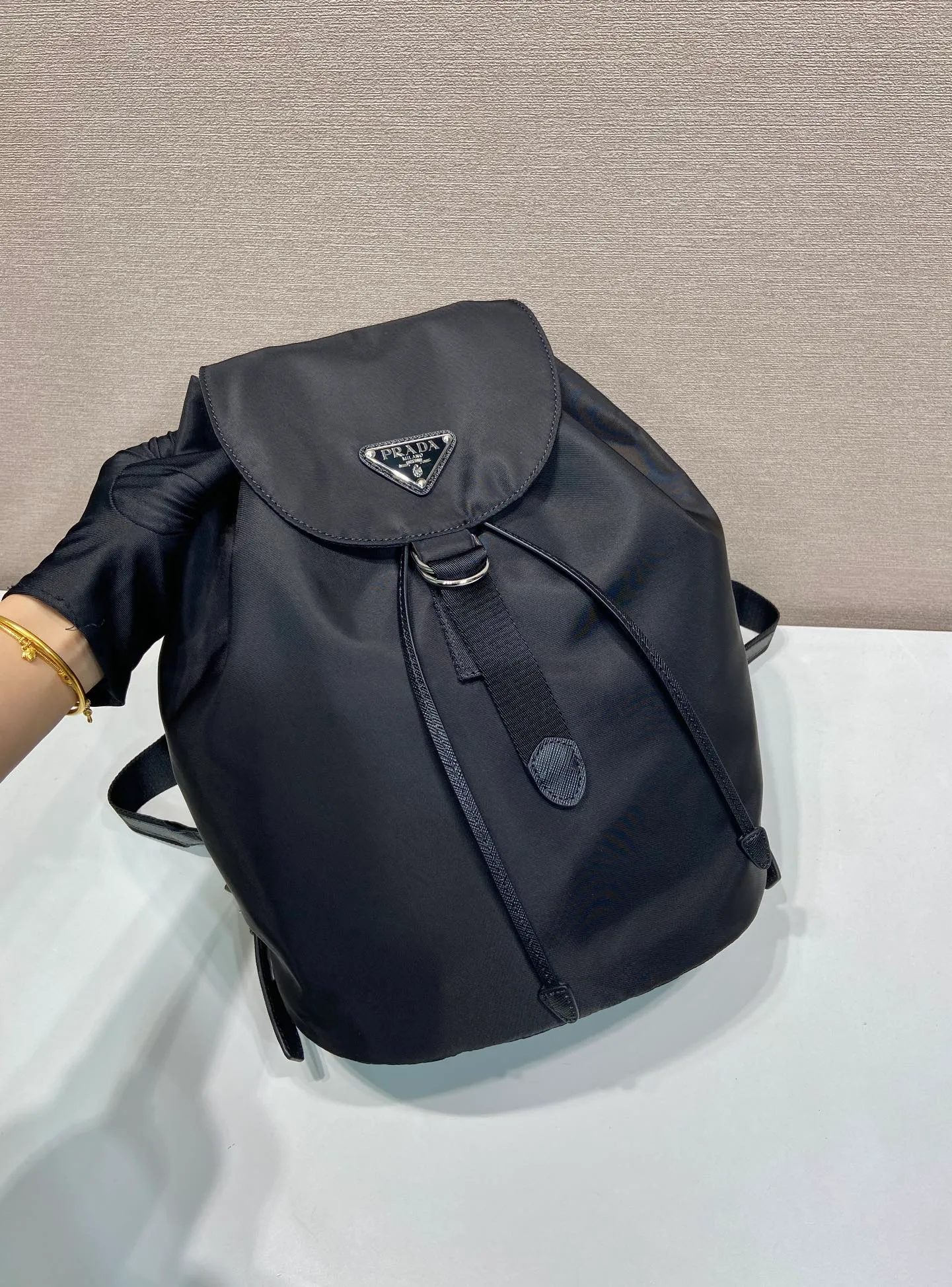 💰1120🎉New product🎉1BZ0197 backpack🎉🎉 This backpack is made of imported nylon fabric and cross-grain cowhide. The only backpack does not have a portable design. It is very unique and has a casual flavor. It has a large capacity and space. The upper body effect is light, fashionable and practical. It is also a popular style that will never go out of style🎉🎉Babies, hurry up and get it🎉🎉 Length 25x Height 35x Bottom 15cm🎉🎉🎉💰💰💰