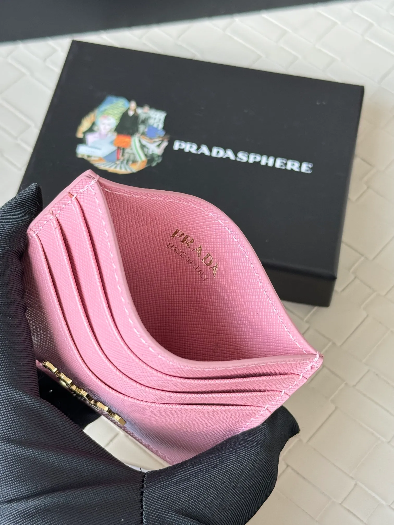 💰100prada popular card holder, small card holder for men and women, black, model 1MC025, loose lettering Triangle Wheat series, nine colors, made of cross-grain cowhide, 6 card slots ➕ One middle sandwich, can place multiple cards and zeros 💰, size 11.2×8.5cm, taken in kind, what you see is what you get