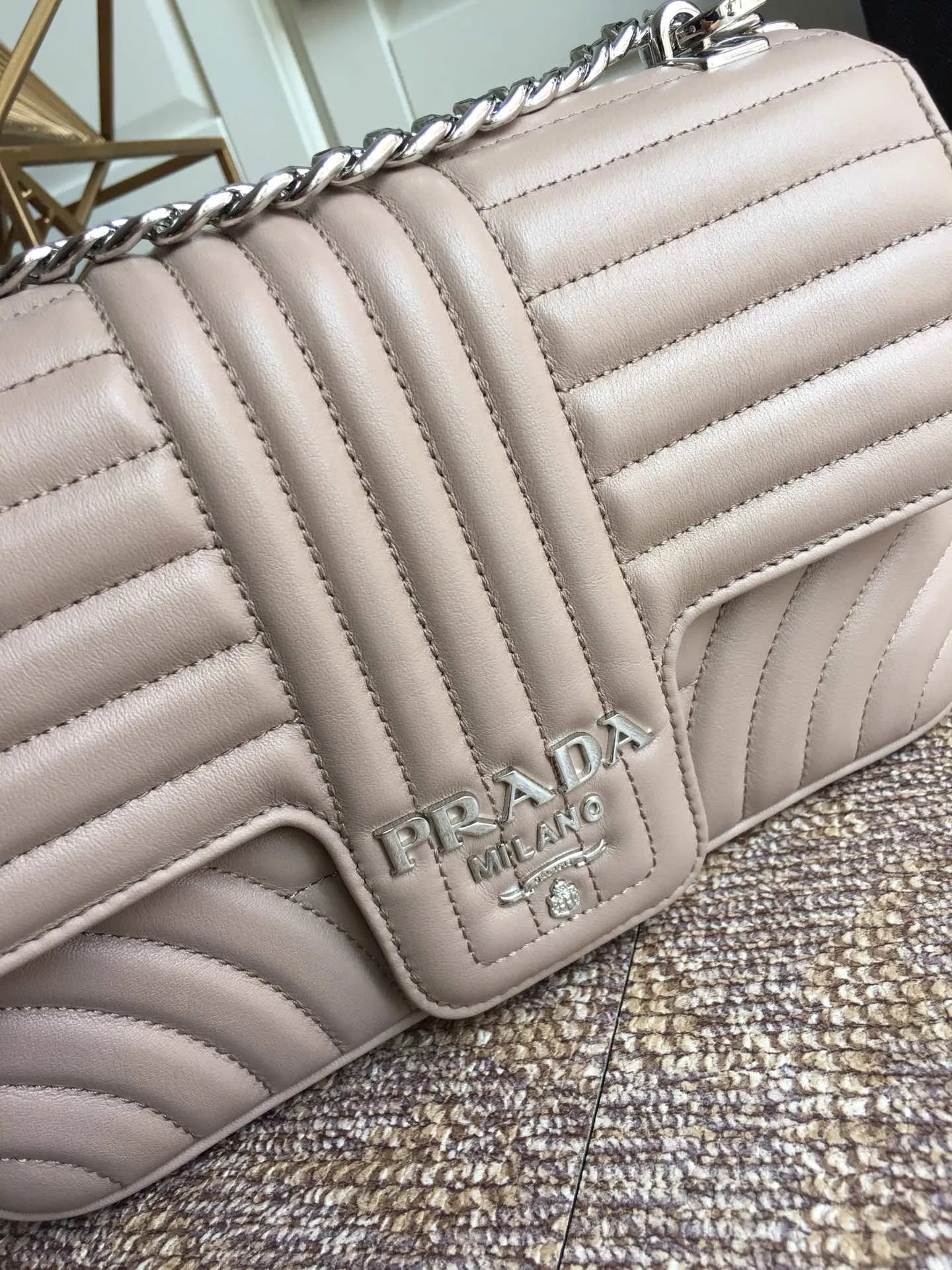 💰1800, P family has another surprise hot item💪💪💪, 1BD108, original item, imported calfskin, original white hardware, aluminum alloy iron, flip-top magnetic buckle design is convenient, ladies hurry up, light and practical, large capacity and fashionable [color][color][color] length 25X height 15 bottom 6cm