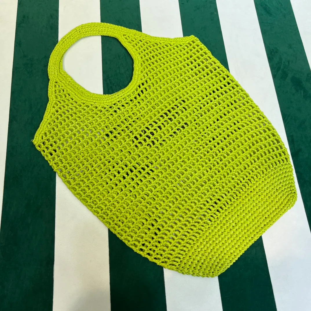💰1360 Prad* new hollow straw tote! Full of artistic atmosphere ~ The raffia weave is very solid and has a great texture. ♡ It can be paired with personal clothes every day. The natural style design makes it seem like it can breathe💭 If you like the baby, quickly add it to the harem. Carry an exclusive style that will not go out of style for several years🌱1BG424 Size: Height 45x Width 51cm