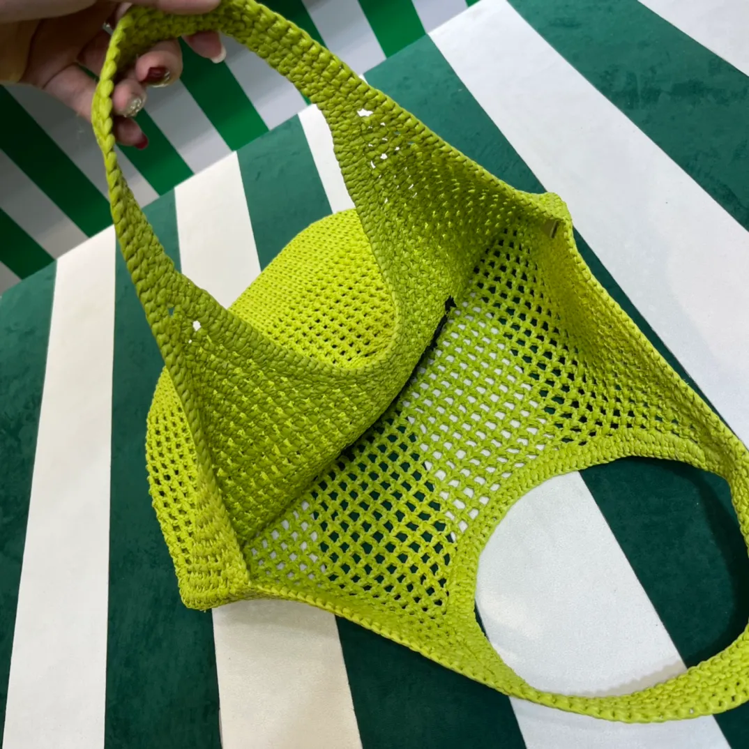 💰1360 Prad* new hollow straw tote! Full of artistic atmosphere ~ The raffia weave is very solid and has a great texture. ♡ It can be paired with personal clothes every day. The natural style design makes it seem like it can breathe💭 If you like the baby, quickly add it to the harem. Carry an exclusive style that will not go out of style for several years🌱1BG424 Size: Height 45x Width 51cm