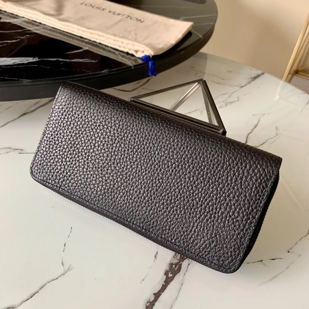 P¥420👉nfc dynamic chip version👈【Top original pure steel hardware】💕 M58412 black pebbled men's zipper bag This Zippy Wallet Vertical straight zipper wallet can accommodate cash, cards and change, and the design is both fashionable and practical. It has multiple pockets and compartments. The soft and tough Taurillon leather makes it even more attractive ex-factory price.  Details 10 x 20 x 2 cm (Length x Height x Width) Taurillon leather Cowhide lining Silver hardware 12 credit card slots 2 business card pockets 1 large accordion compartment for banknotes 1 zippered coin compartment 1 compartment for IDs and receipts