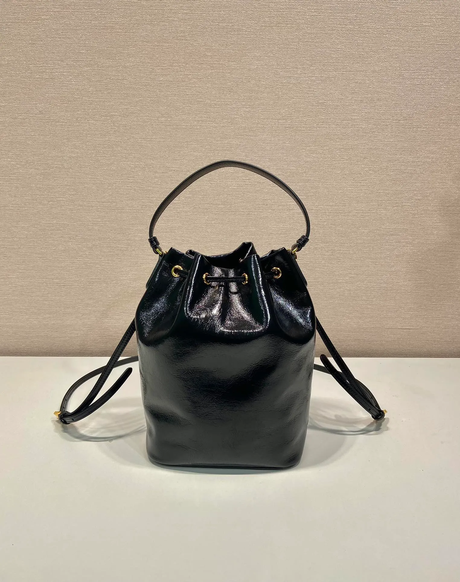 💰1320🎉Painted wax leather🎉1BH038 bucket bag🎉🎉 This bucket bag is made of imported patented cowhide leather fabric, top-grade hardware, equipped with a detachable long shoulder strap, portable/diagonal, lightweight, practical and fashionable, with large capacity. Beauties, hurry up and get it, length 18x height 23 base x 12