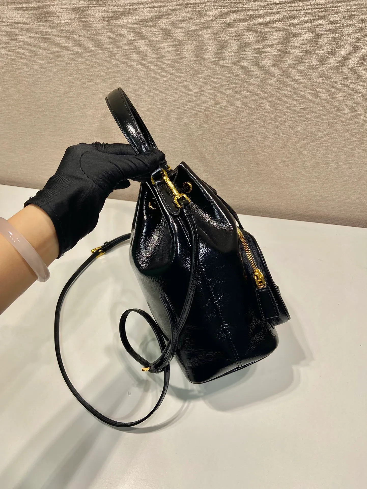 💰1320🎉Painted wax leather🎉1BH038 bucket bag🎉🎉 This bucket bag is made of imported patented cowhide leather fabric, top-grade hardware, equipped with a detachable long shoulder strap, portable/diagonal, lightweight, practical and fashionable, with large capacity. Beauties, hurry up and get it, length 18x height 23 base x 12