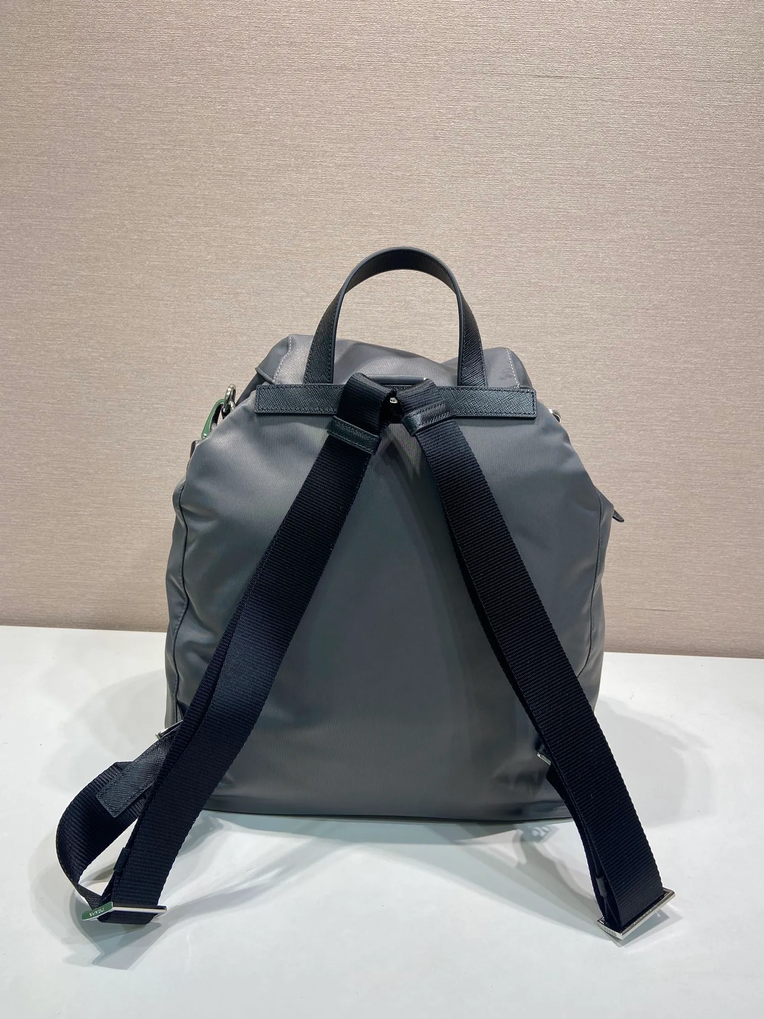 💰1360🎉New Backpack🎉2VZ110A Mercury Gray🎉🎉 This Re-Nylon backpack is designed with classic nylon fabric, top-grade hardware, and integrated with innovative and practical elements, presenting a refined and timeless style. Equipped with a detachable shoulder strap, it can be used interchangeably on different occasions. The upper body effect is very fashionable and elegant, and it is a popular style that will never go out of style🎉Hurry up and get it🎉🎉 Length 34x Height 39x Bottom 15cm🎉🎉🎉🎉👏👏👏
