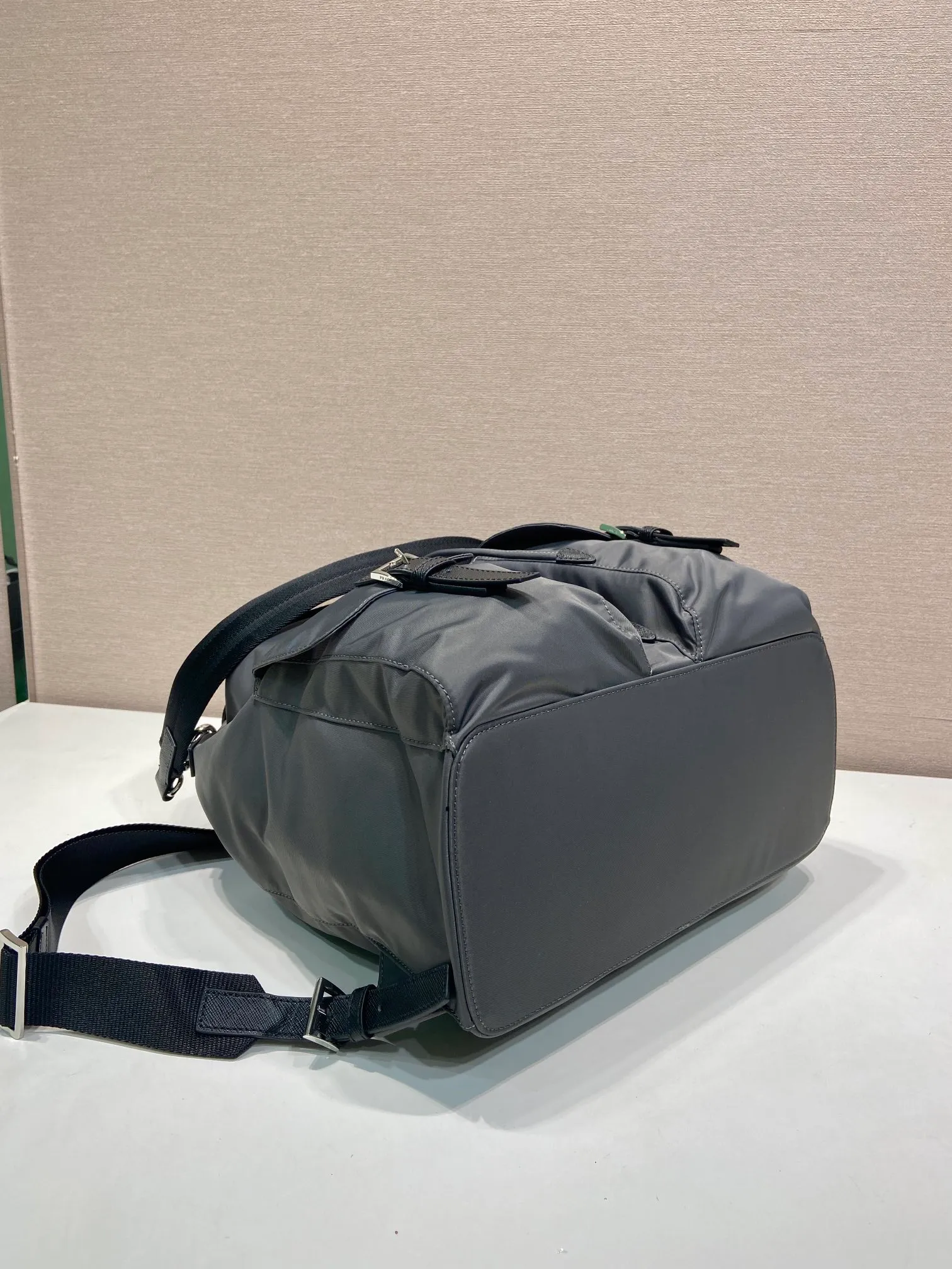 💰1360🎉New Backpack🎉2VZ110A Mercury Gray🎉🎉 This Re-Nylon backpack is designed with classic nylon fabric, top-grade hardware, and integrated with innovative and practical elements, presenting a refined and timeless style. Equipped with a detachable shoulder strap, it can be used interchangeably on different occasions. The upper body effect is very fashionable and elegant, and it is a popular style that will never go out of style🎉Hurry up and get it🎉🎉 Length 34x Height 39x Bottom 15cm🎉🎉🎉🎉👏👏👏