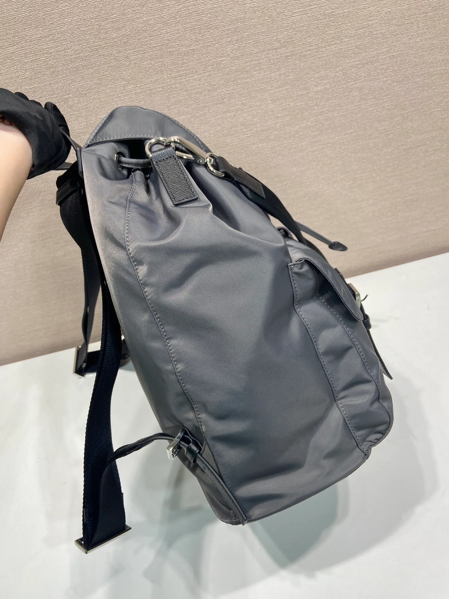 💰1360🎉New Backpack🎉2VZ110A Mercury Gray🎉🎉 This Re-Nylon backpack is designed with classic nylon fabric, top-grade hardware, and integrated with innovative and practical elements, presenting a refined and timeless style. Equipped with a detachable shoulder strap, it can be used interchangeably on different occasions. The upper body effect is very fashionable and elegant, and it is a popular style that will never go out of style🎉Hurry up and get it🎉🎉 Length 34x Height 39x Bottom 15cm🎉🎉🎉🎉👏👏👏