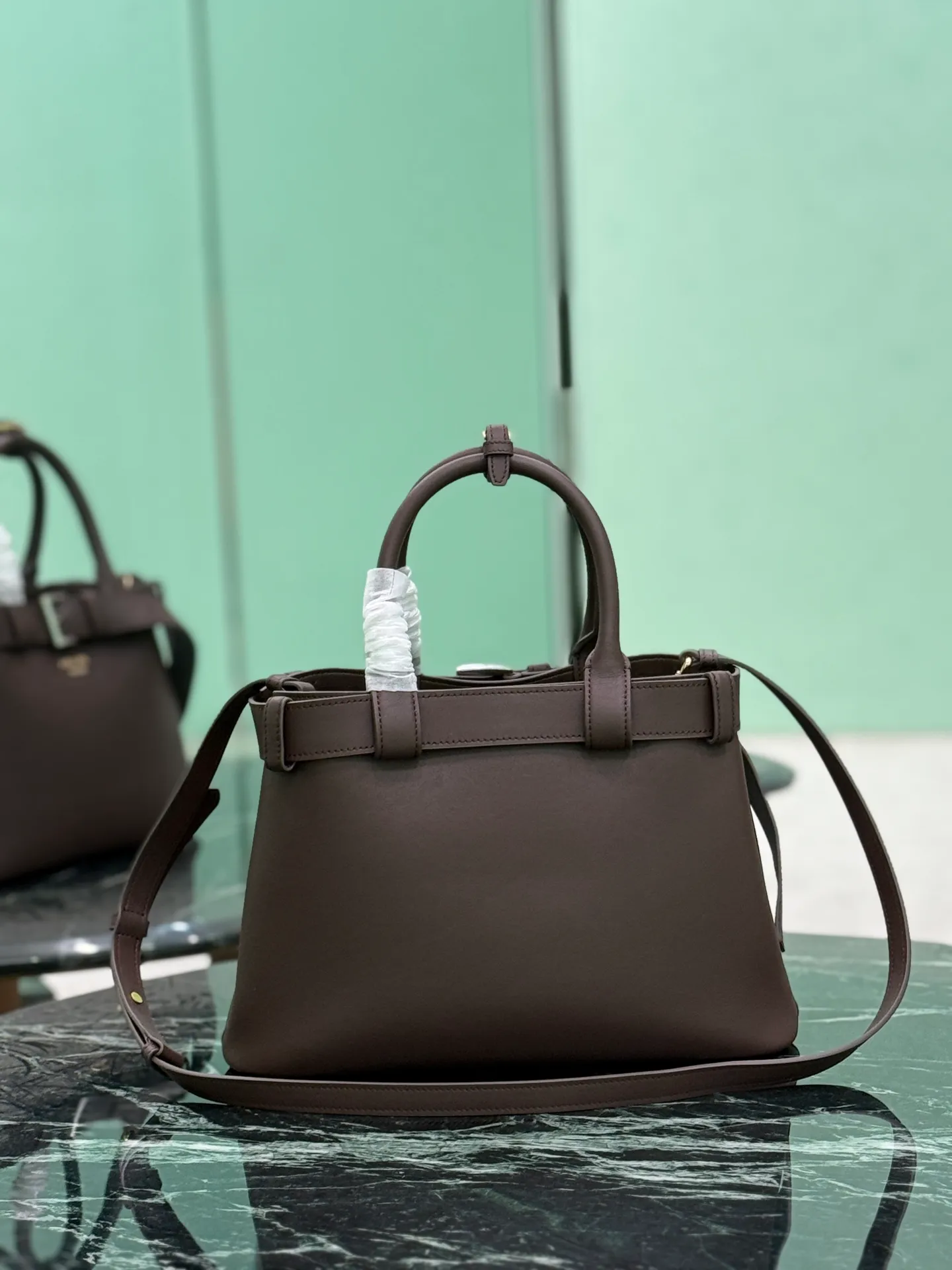💰2000🌟 Drawstring handbag (small size) 2024 new DoubleBag shopping bag Double series imported cowhide, with full sheepskin interior, elegant and simple bag design with printed letter logo on the front, logo portable shoulder strap with adjustable length, three built-in compartments, middle inner pocket, and the unique design of the large leather belt is full of vitality! Size: 32Ｘ23︸11CM Style number: 1BA434