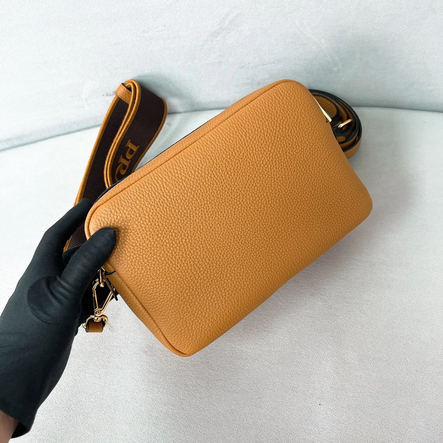 💰1700✨New product launch✨The latest pebbled shoulder bag with double zipper 1BH082 is carefully made of soft textured pebbled calfskin. The bag has a rounded and soft silhouette. Multi-functional detachable embroidered shoulder straps and leather shoulder straps. Double zipper compartments for more convenient storage. Outstanding and elegant style. Can be carried in hand, on one shoulder or crossbody. A handbag that perfectly blends classic heritage with the trend of the times. A must-have for fairies. Size 22*14.5*8.5cm