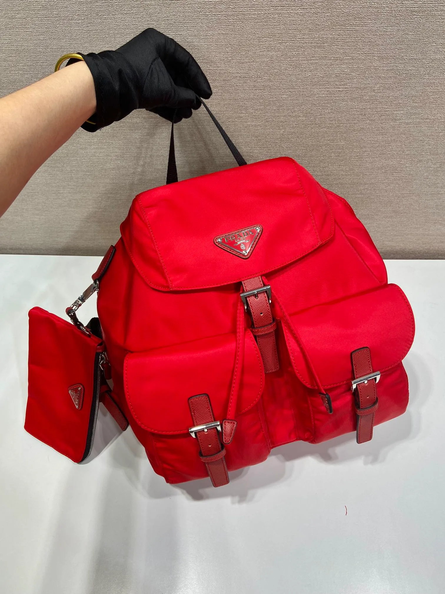 💰1120🎉New Backpack🎉1BZ811👍👍New Color🎉🎉This nylon backpack is trimmed with exquisite Saffiano leather, a blend of multiple materials, and decorated with a triangular logo, highlighting fashionable elegance. It also comes with a detachable small handbag😘😘Light and practical, the upper body effect is super stylish, and it can be matched at will😘😘Fully upgraded nylon fabric👍👍Length 30x Height 32x Bottom 15cm👏👏👏💰💰💰