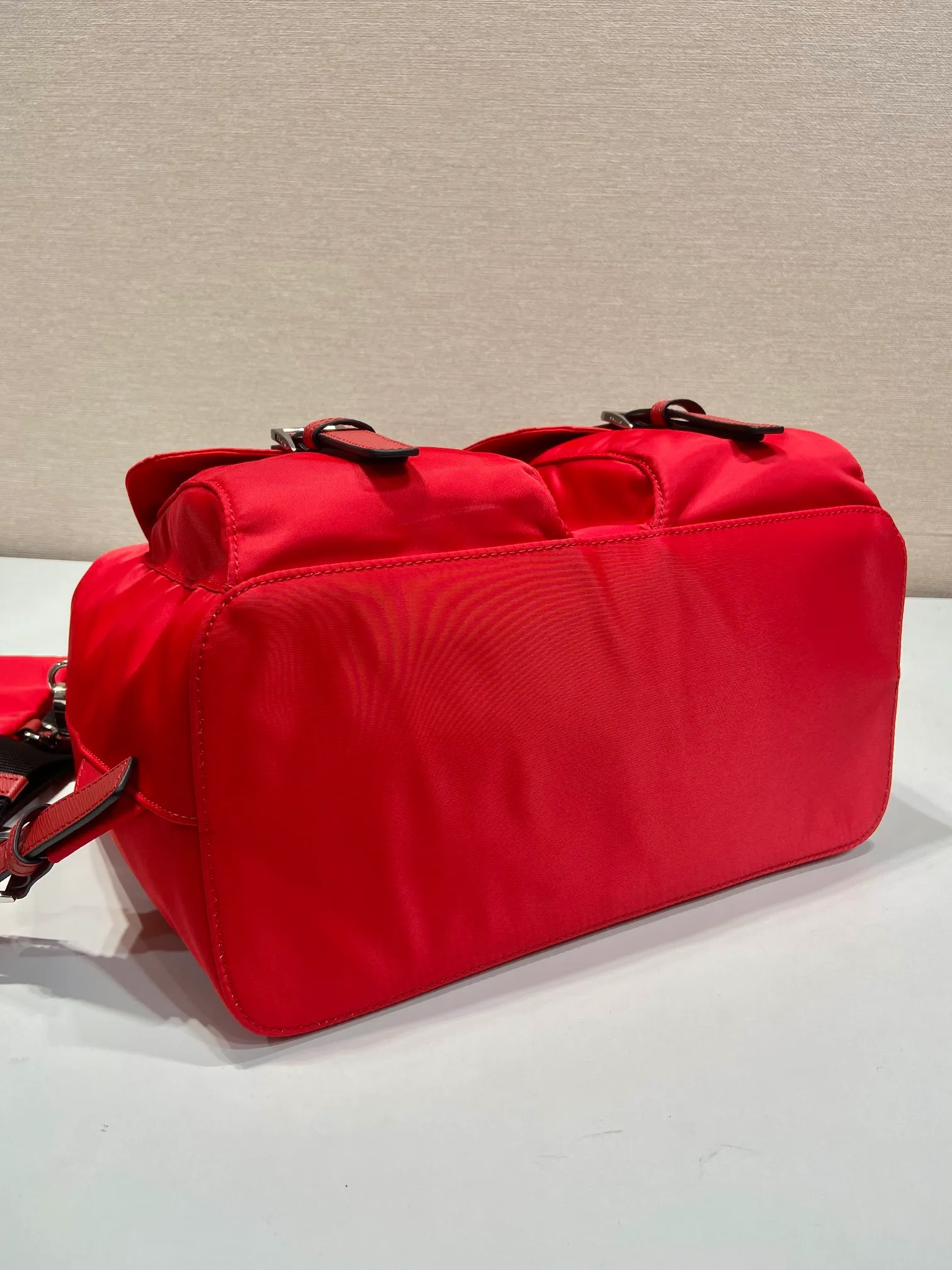 💰1120🎉New Backpack🎉1BZ811👍👍New Color🎉🎉This nylon backpack is trimmed with exquisite Saffiano leather, a blend of multiple materials, and decorated with a triangular logo, highlighting fashionable elegance. It also comes with a detachable small handbag😘😘Light and practical, the upper body effect is super stylish, and it can be matched at will😘😘Fully upgraded nylon fabric👍👍Length 30x Height 32x Bottom 15cm👏👏👏💰💰💰