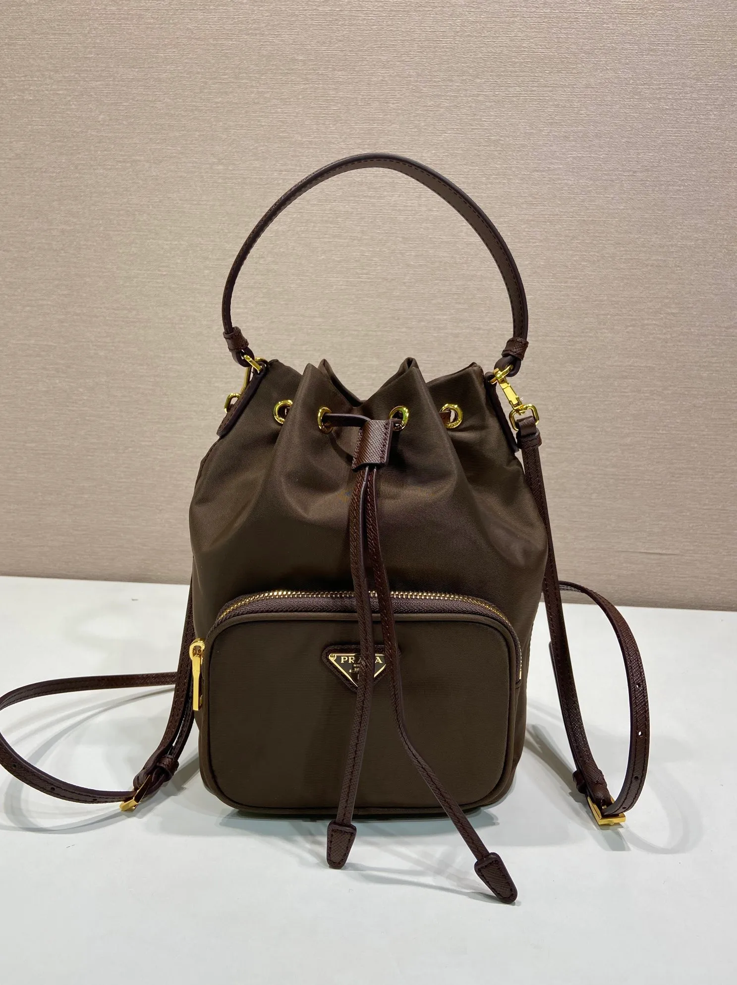 💰760, the classic model 1BH038 new color😘 has arrived👏👏 Made of imported nylon fabric, top grade five, portable/diagonal, light, practical and fashionable, beauties hurry up and get it, 165 OEM code, length 18x height 23 base × 12cm📢📢📢📢