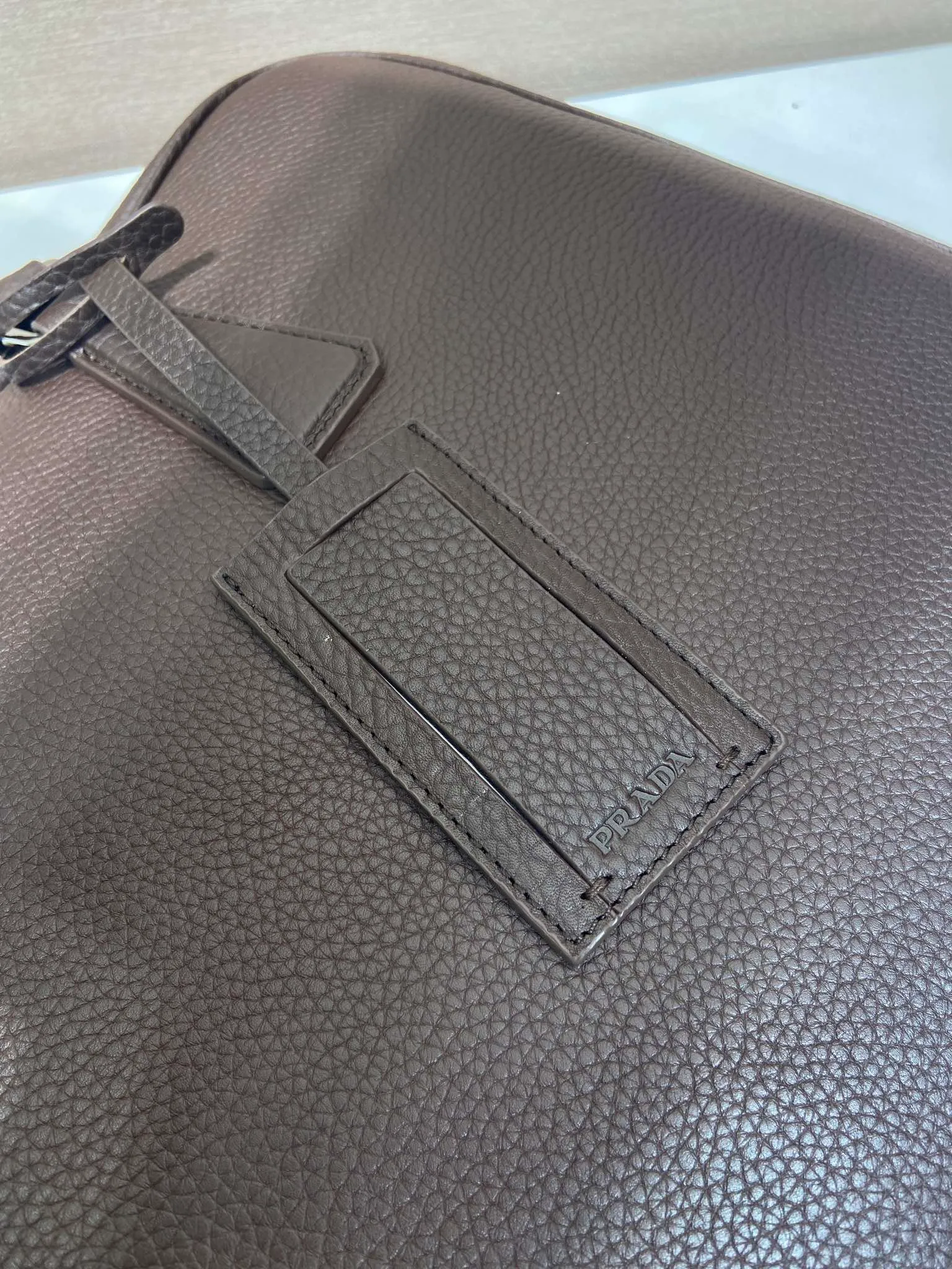 💰2160🎉New briefcase🎉2VE027 with lock🎉🎉 Made of soft deerskin cowhide, its functional silhouette is embellished with refined and classic details, closure and lock, removable leather name tag, interior zipper pocket and patch pocket, large capacity. Another popular style that will never go out of style🎉🎉Handsome guys, hurry up and get it🎉🎉 Length 40x Height 28x Bottom 12.5cm🎉🎉🎉💰💰💰