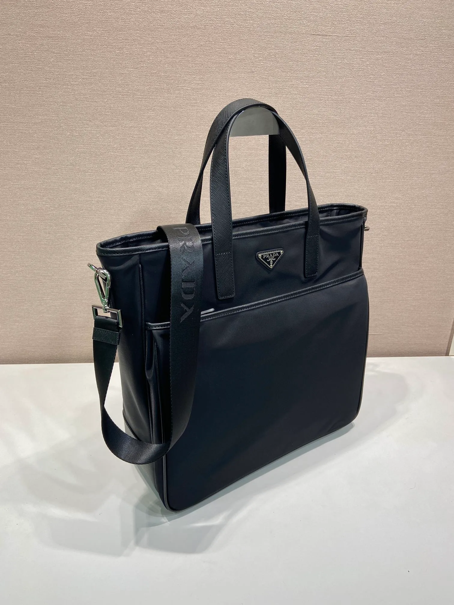 💰1300, P's new men's bag, 2VG032, original item, made of imported nylon and Saffiano leather trim and handles, polished steel accessories and black titanium zippers, detachable and adjustable shoulder straps, many compartments, a must-have for men, length 35x height 34cmx10cm, 💰💪💪💪💰💰💰