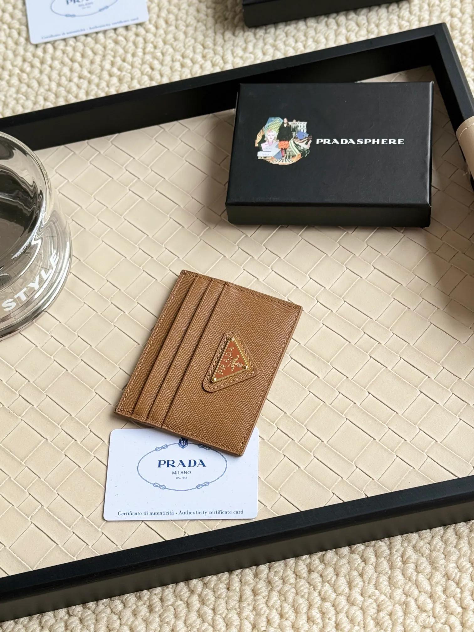 💰110prada popular card holder, unisex small card holder, black, model 1MC025 Triangle Wheat series, nine colors, made of cross-grain cowhide, 6 card slots ➕ one middle sandwich, can hold multiple cards and zeros 💰, size 11.2×8.5cm, real shot, what you see is what you get