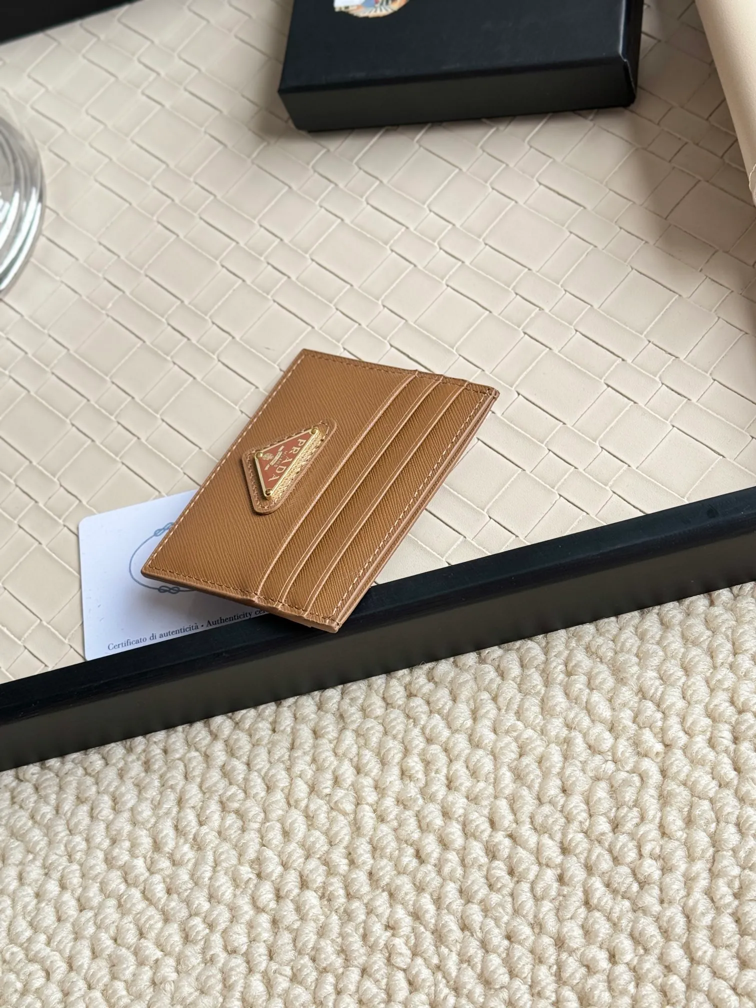💰110prada popular card holder, unisex small card holder, black, model 1MC025 Triangle Wheat series, nine colors, made of cross-grain cowhide, 6 card slots ➕ one middle sandwich, can hold multiple cards and zeros 💰, size 11.2×8.5cm, real shot, what you see is what you get