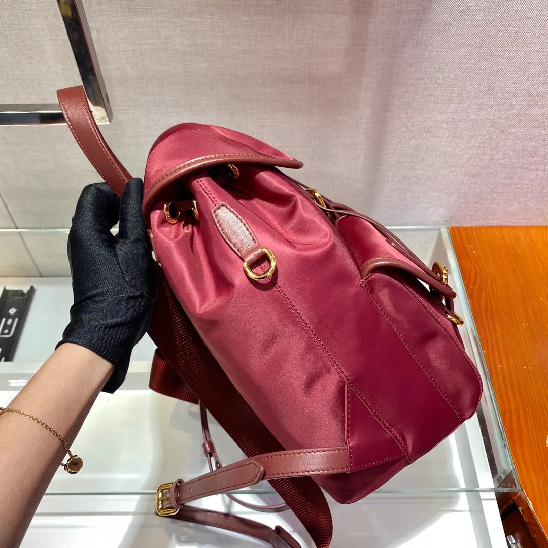 💰1120🎉New Backpack🎉1BZ677A👍👍This nylon backpack is trimmed with exquisite Saffiano leather, a blend of multiple materials, and is decorated with a spaghetti logo, a flap design and two front pockets, highlighting fashionable elegance. Lightweight and practical, the upper body effect is super stylish, and it can be matched at will😘😘Fully upgraded nylon fabric👍👍👏👏👏 Length 24x Height 28x Bottom 12cm