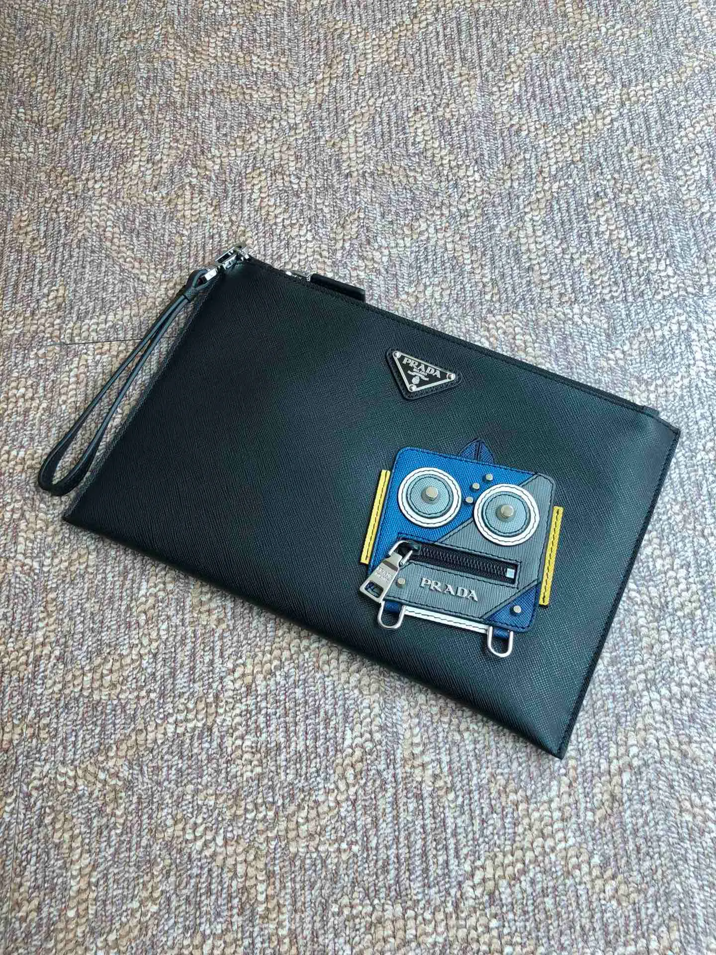 💰920, a new handbag from P family🎉🎉🎉, 2VG005 black with blue and gray, made of imported cross-grain cowhide + complex color matching handbag, imported sheepskin inside, 175 OEM code, a unique handbag🎉🎉🎉Length 28xH 18cm💪💪💪[Red envelope][Red envelope][Red envelope]