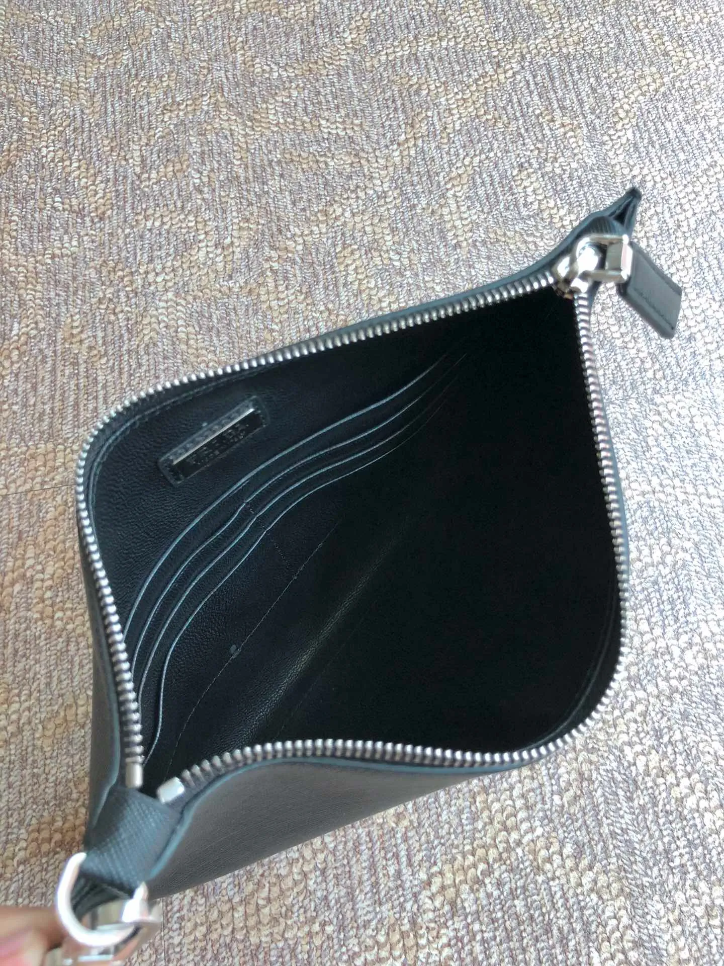 💰920, a new handbag from P family🎉🎉🎉, 2VG005 black with blue and gray, made of imported cross-grain cowhide + complex color matching handbag, imported sheepskin inside, 175 OEM code, a unique handbag🎉🎉🎉Length 28xH 18cm💪💪💪[Red envelope][Red envelope][Red envelope]