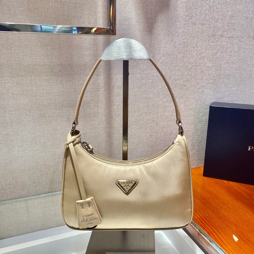 💰700🔥New Hobo bag🔥Original quality👍New 1NE204 moon-shaped second-hand bag, made of imported original parachute fabric, hand-operated cross-grain cowhide, lightweight and practical Hobo armpit bag, super simple and eye-catching👍👍, small/light/packable/easy to wear/fashionable armpit bag, and can be carried by hand, super easy to use😍😍. It is currently the most popular bag among celebrities, aren’t you excited😜😜, ladies, hurry up, length 22X height 12 people x base 6cm👏👏👏💰💰