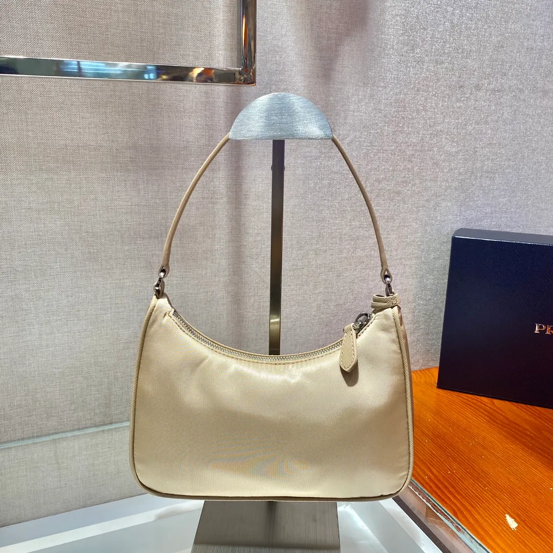 💰700🔥New Hobo bag🔥Original quality👍New 1NE204 moon-shaped second-hand bag, made of imported original parachute fabric, hand-operated cross-grain cowhide, lightweight and practical Hobo armpit bag, super simple and eye-catching👍👍, small/light/packable/easy to wear/fashionable armpit bag, and can be carried by hand, super easy to use😍😍. It is currently the most popular bag among celebrities, aren’t you excited😜😜, ladies, hurry up, length 22X height 12 people x base 6cm👏👏👏💰💰