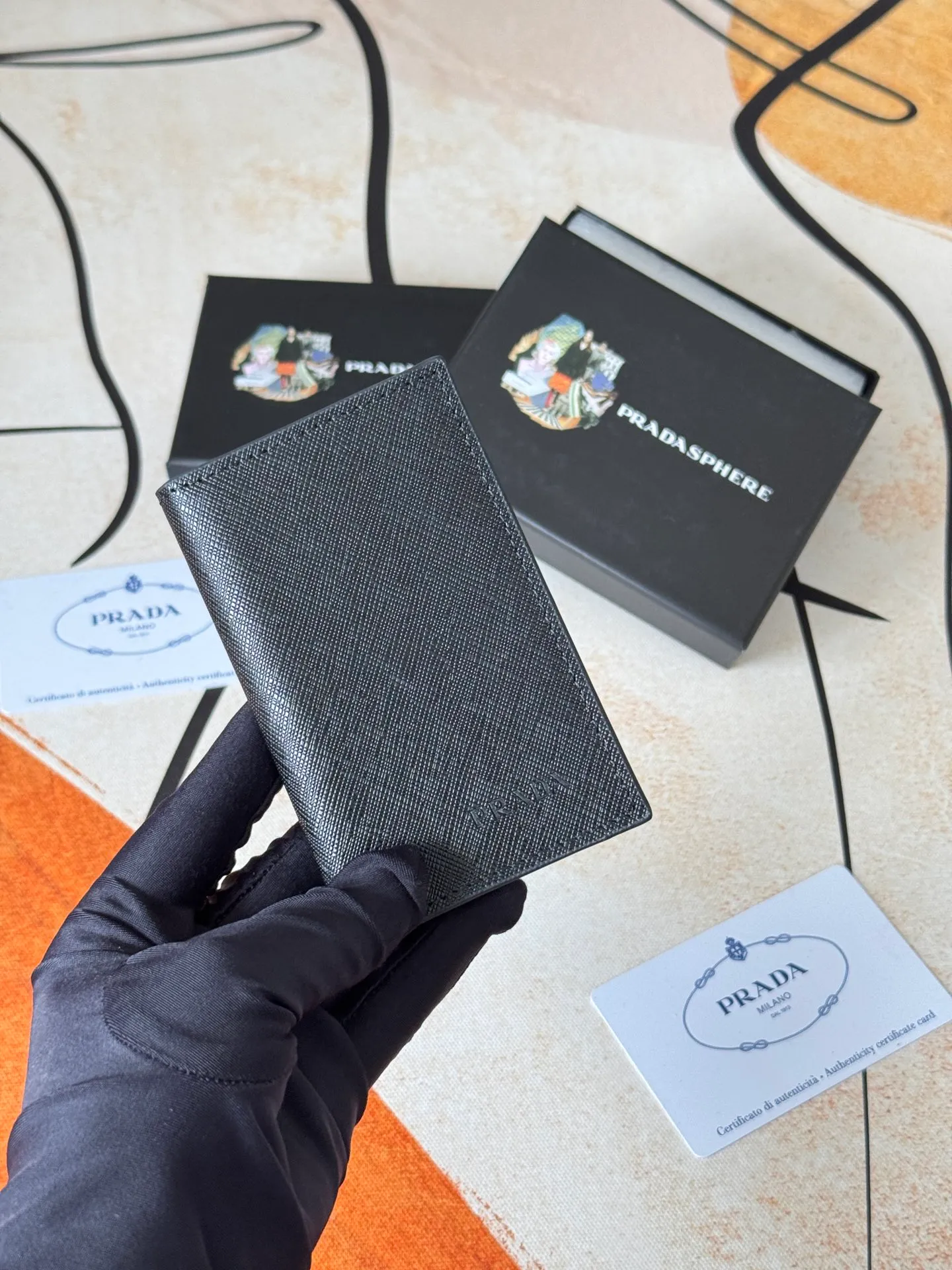 💰120💰prada cross pattern unisex card holder, can be placed in pockets, bags, and can be held in hand, made of cross pattern imported calfskin, pocket card holder, can hold change, 6 card slots, simple and elegant fashion trend. Model 2MC101, color as shown in the picture, size 11×7cm,