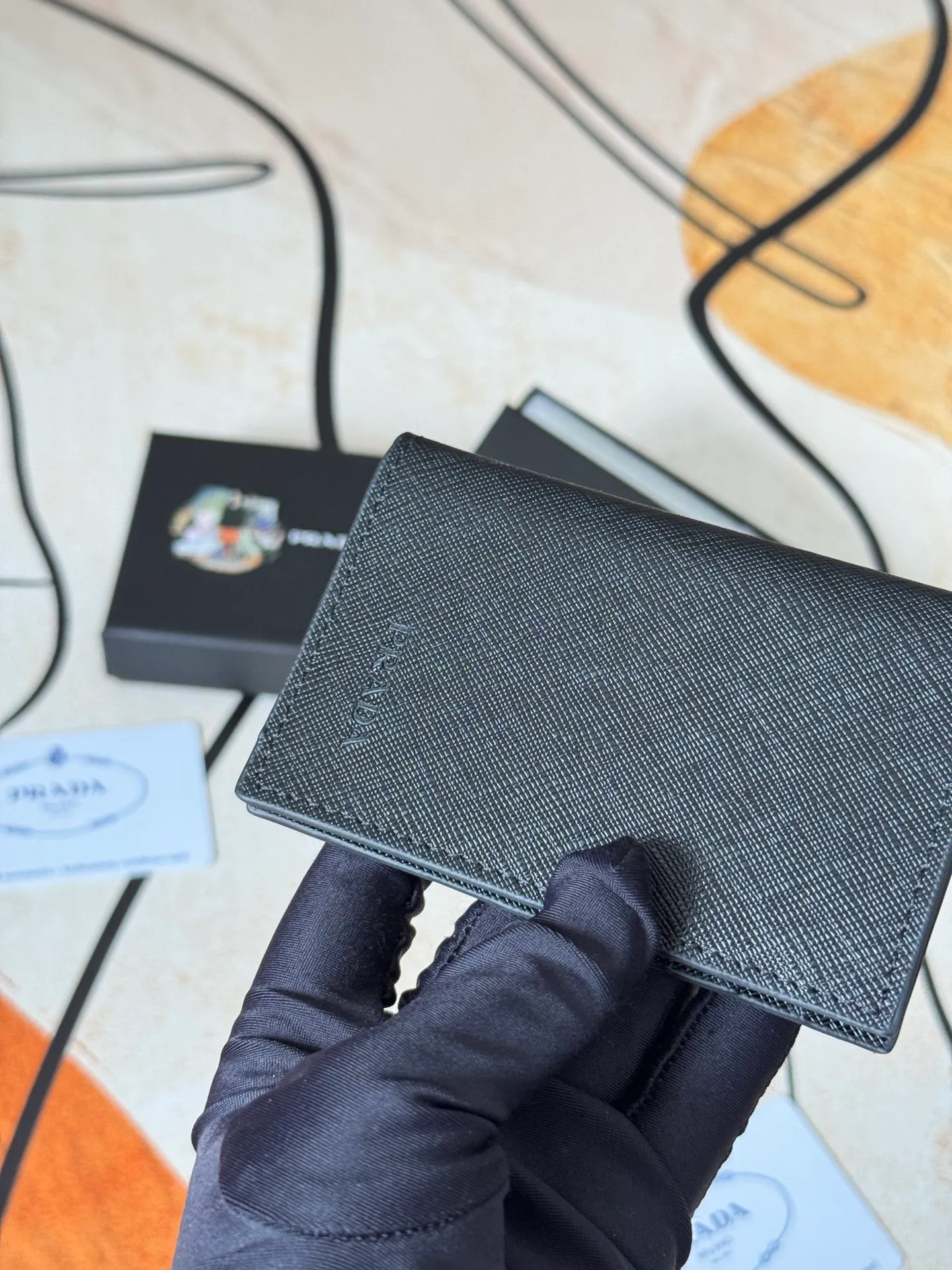 💰120💰prada cross pattern unisex card holder, can be placed in pockets, bags, and can be held in hand, made of cross pattern imported calfskin, pocket card holder, can hold change, 6 card slots, simple and elegant fashion trend. Model 2MC101, color as shown in the picture, size 11×7cm,