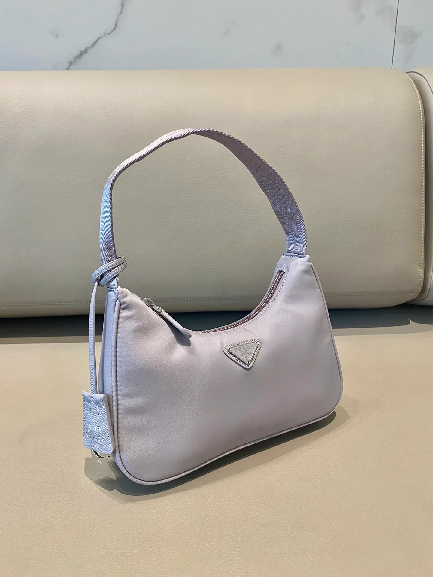💰660🔥New color wisteria purple🔥Original quality👍👍Upgraded board 1NE515 moon-shaped second-hand bag, made of imported original parachute fabric, lightweight and practical Hobo armpit bag, super simple and eye-catching👍👍, small/light/packable/easy to wear/fashionable armpit bag, and can be carried by hand, super easy to use😍😍. It is currently the most popular bag among celebrities, aren’t you excited😜😜, ladies, hurry up, length 23x height 13x bottom 5cm👏👏👏💰💰💰