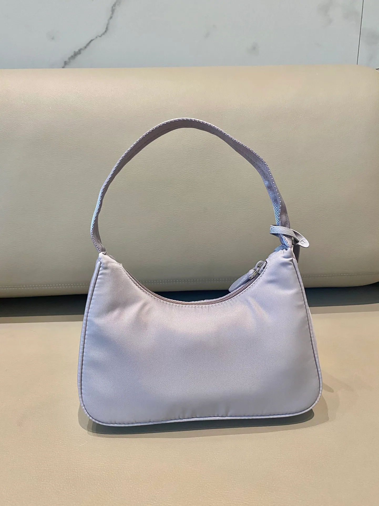 💰660🔥New color wisteria purple🔥Original quality👍👍Upgraded board 1NE515 moon-shaped second-hand bag, made of imported original parachute fabric, lightweight and practical Hobo armpit bag, super simple and eye-catching👍👍, small/light/packable/easy to wear/fashionable armpit bag, and can be carried by hand, super easy to use😍😍. It is currently the most popular bag among celebrities, aren’t you excited😜😜, ladies, hurry up, length 23x height 13x bottom 5cm👏👏👏💰💰💰