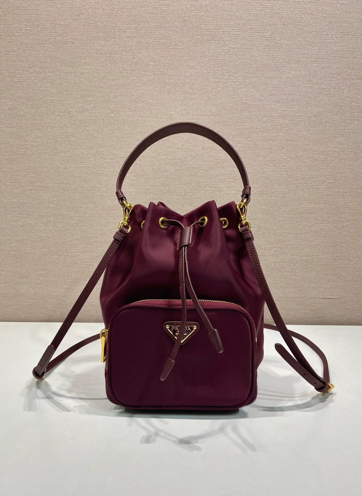 💰760, the classic model 1BH038 new color😘 has arrived👏👏 Made of imported nylon fabric, top grade five, portable/diagonal, light, practical and fashionable, beauties hurry up and get it, 165 OEM code, length 18x height 23 base × 12cm📢📢📢📢
