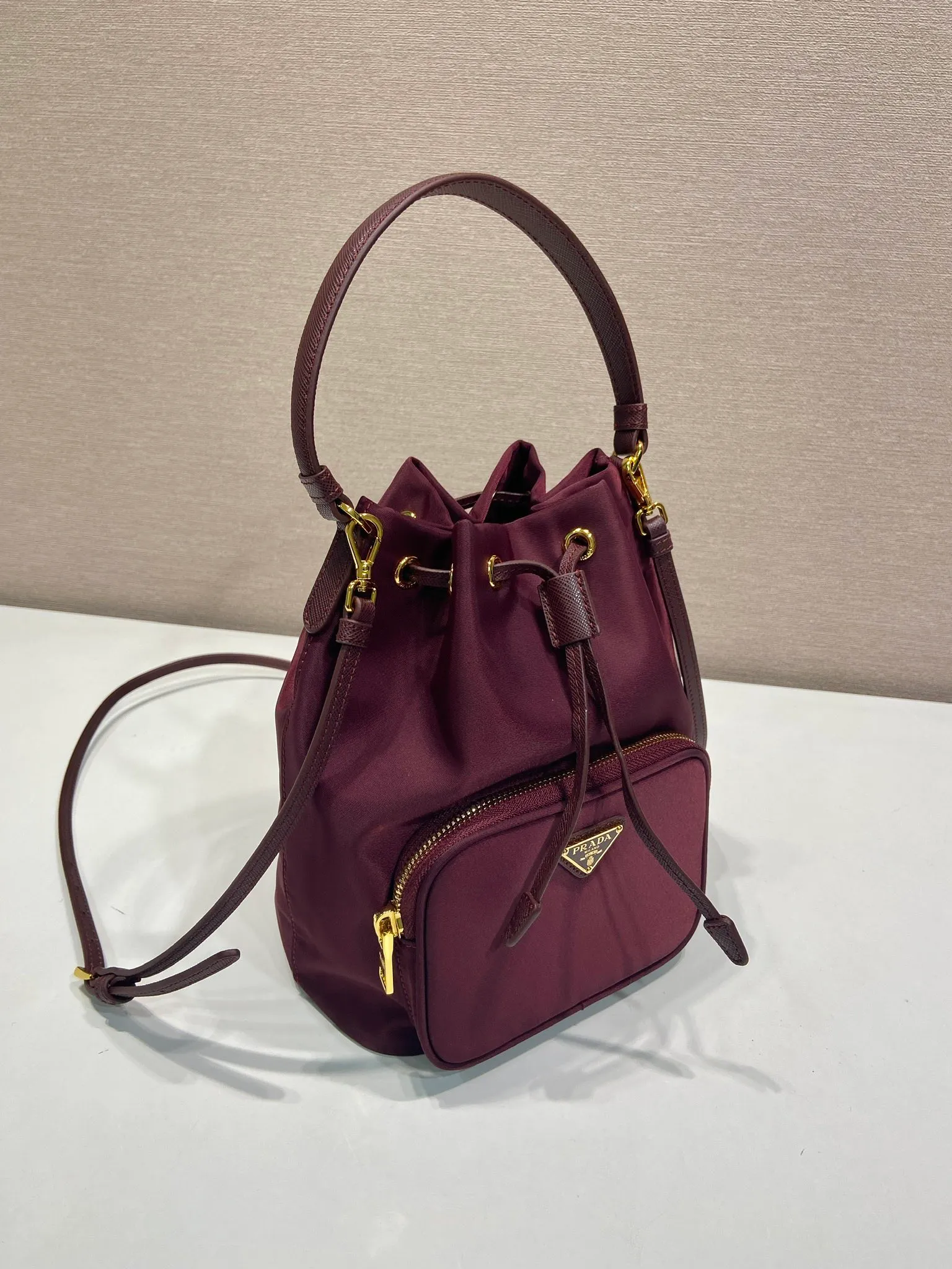 💰760, the classic model 1BH038 new color😘 has arrived👏👏 Made of imported nylon fabric, top grade five, portable/diagonal, light, practical and fashionable, beauties hurry up and get it, 165 OEM code, length 18x height 23 base × 12cm📢📢📢📢