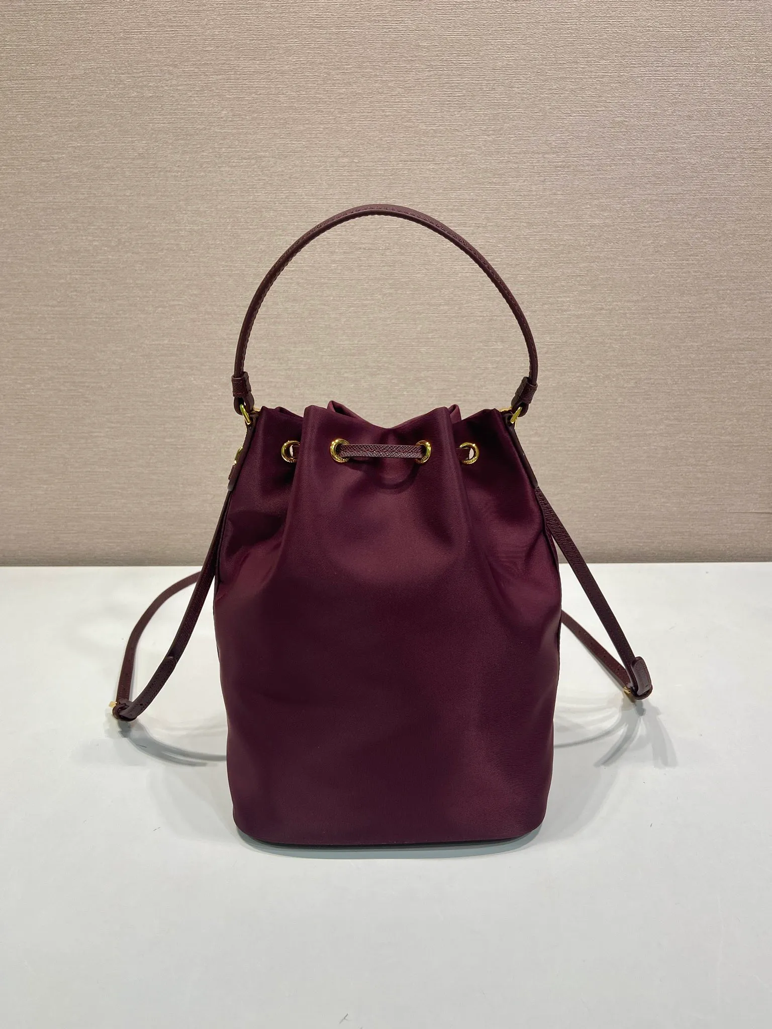 💰760, the classic model 1BH038 new color😘 has arrived👏👏 Made of imported nylon fabric, top grade five, portable/diagonal, light, practical and fashionable, beauties hurry up and get it, 165 OEM code, length 18x height 23 base × 12cm📢📢📢📢