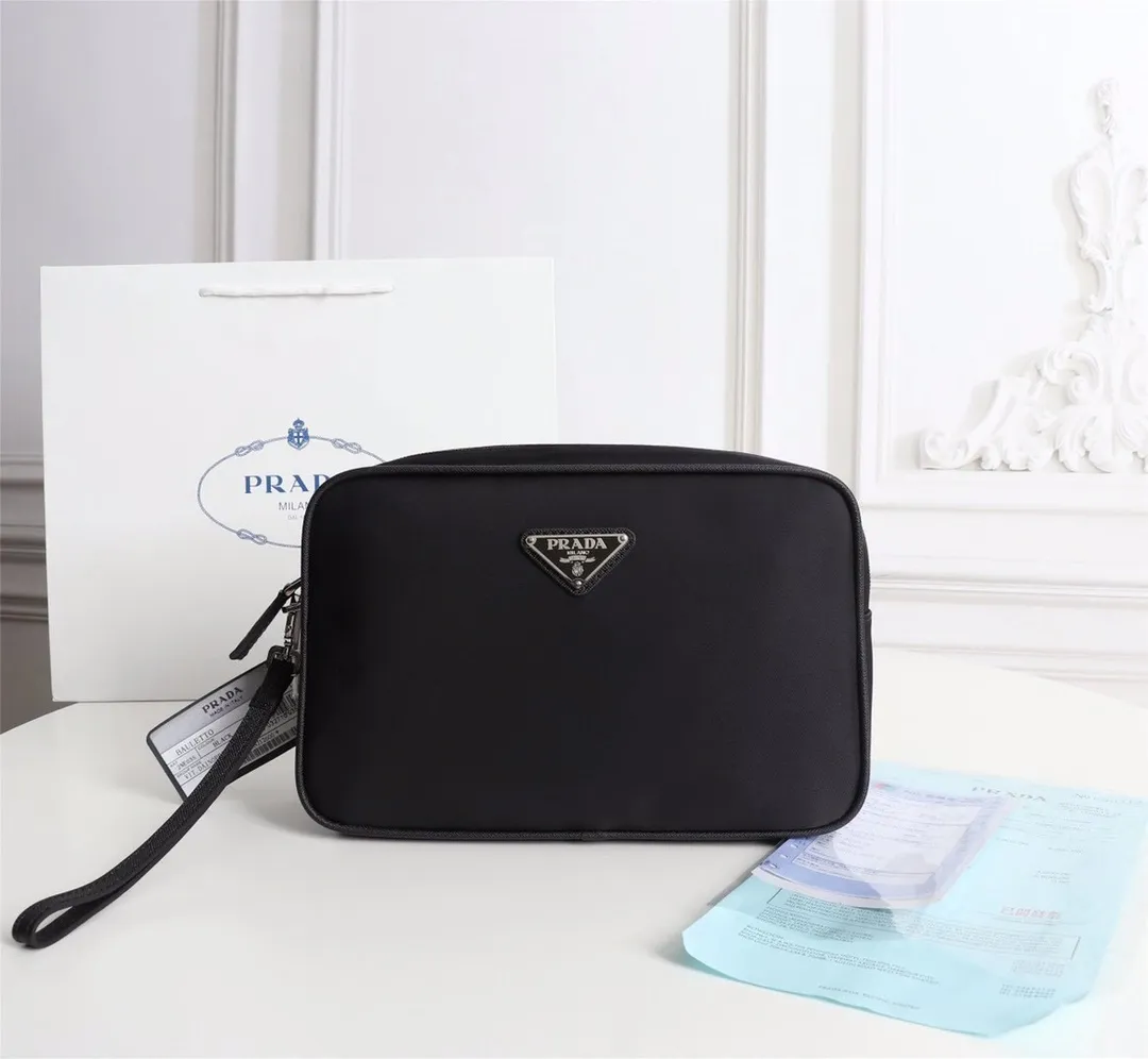 💰360¥ Popular handbag 👍👍2NE035 triangle, made of imported nylon material/cross pattern cowhide, 👍👍polished steel hardware, detachable handle strap, pull on the back Chain, many compartments, large capacity space, 208 OEM code, high-end atmosphere👍👍Men's favorite, length 24x height 16x bottom 7cm.👏🏻👏🏻👏🏻
