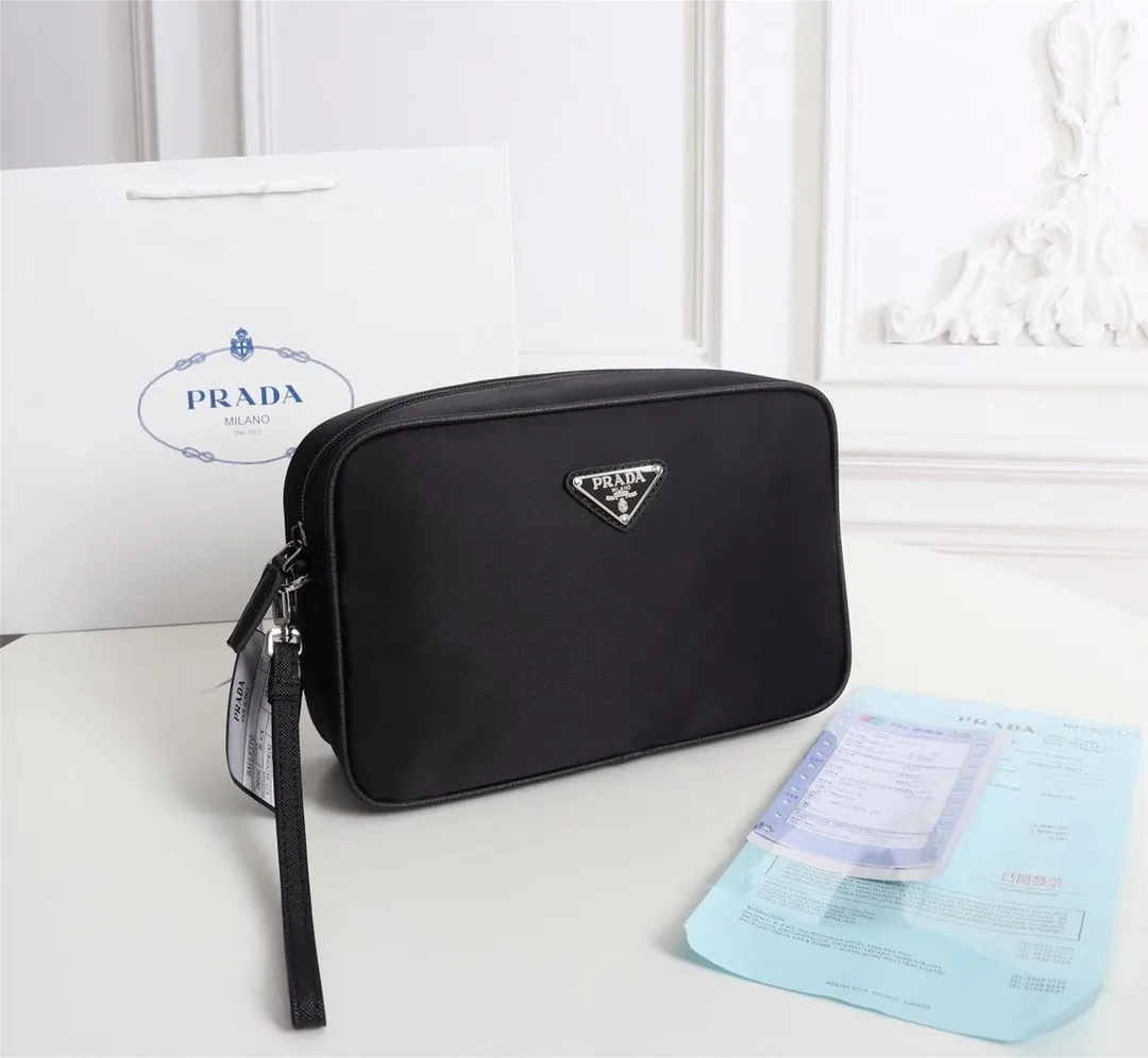 💰360¥ Popular handbag 👍👍2NE035 triangle, made of imported nylon material/cross pattern cowhide, 👍👍polished steel hardware, detachable handle strap, pull on the back Chain, many compartments, large capacity space, 208 OEM code, high-end atmosphere👍👍Men's favorite, length 24x height 16x bottom 7cm.👏🏻👏🏻👏🏻