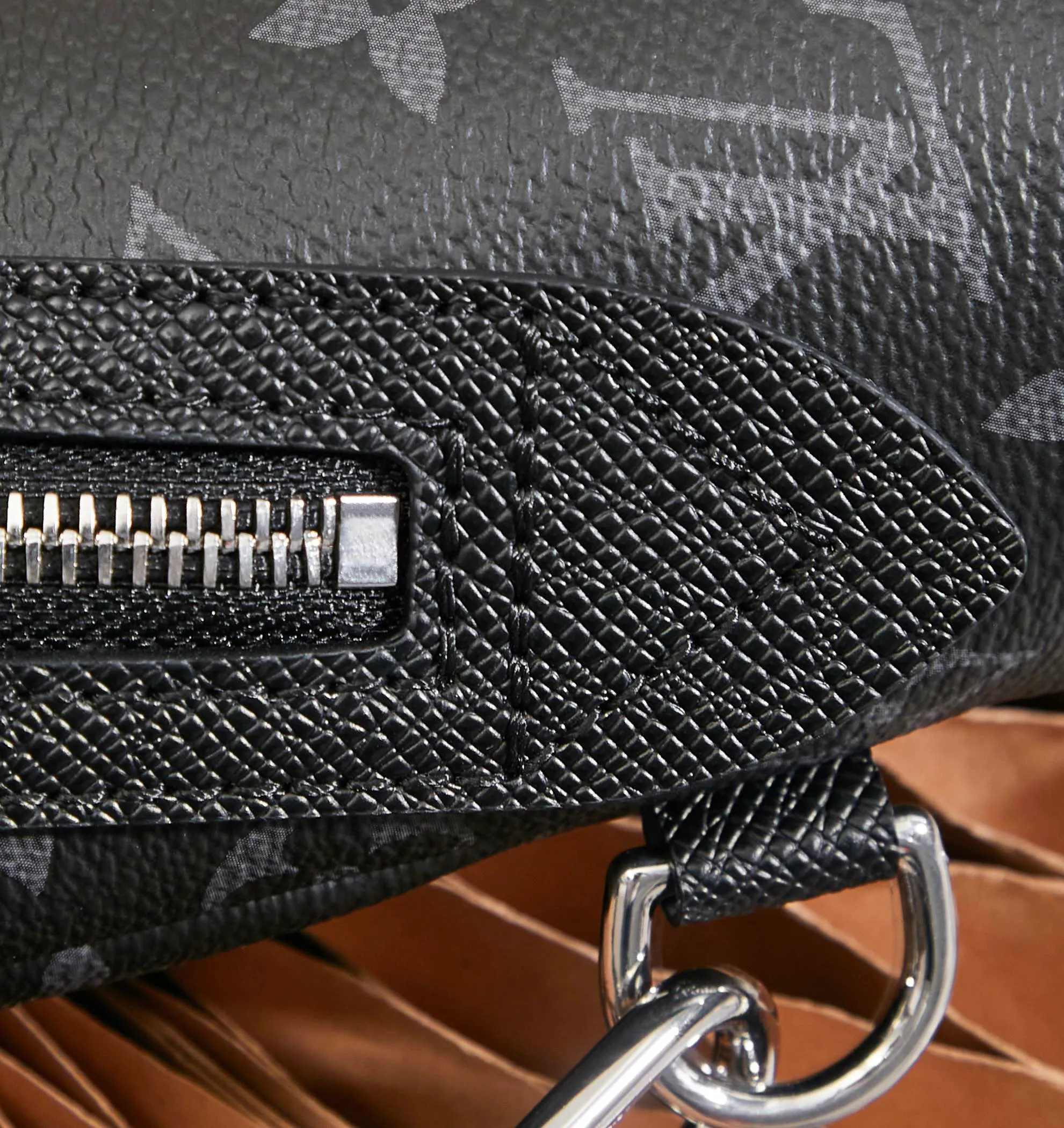 P¥740👉nfc dynamic chip version👈This Duo shoulder bag chest bag M30936 top-level inspection-free🇫🇷All steel hardware Size: 20*42*6cm [Essential details, every detail is impeccable]