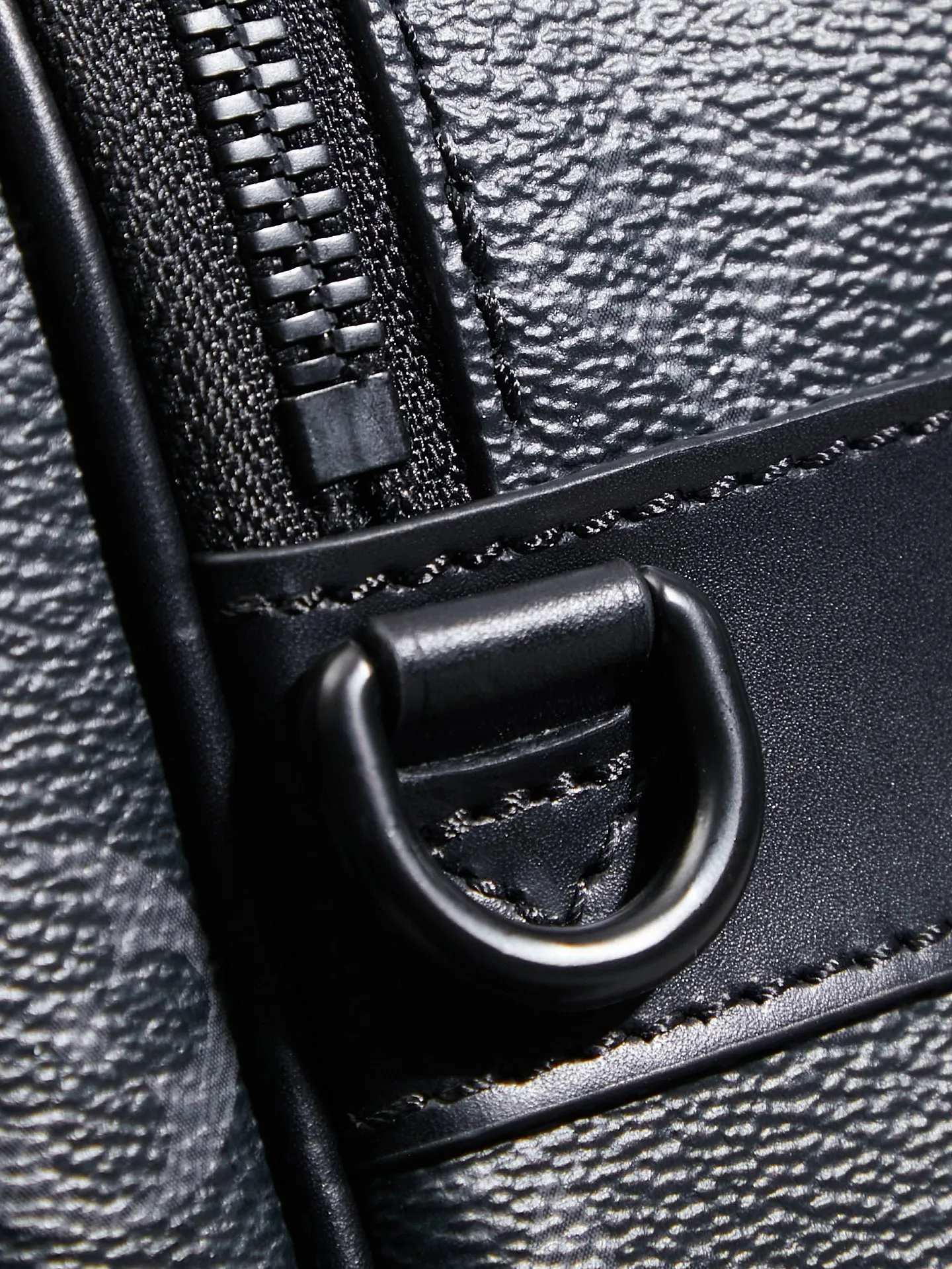 P¥840👉nfc163C01 dynamic chip version👈[Top inspection-free all-steel hardware] 𝐒 𝐋𝐎𝐂𝐊 Messenger bag m45806 black flower French original leather🇫🇷Pure steel hardware Size: 22*18*8cm ☞Every detail is the essence of impeccable