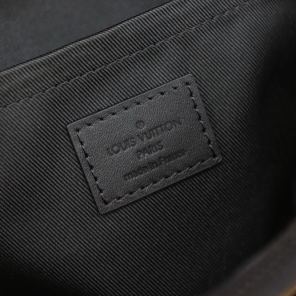 P¥840👉nfc163C01 dynamic chip version👈[Top inspection-free all-steel hardware] 𝐒 𝐋𝐎𝐂𝐊 Messenger bag m45806 black flower French original leather🇫🇷Pure steel hardware Size: 22*18*8cm ☞Every detail is the essence of impeccable