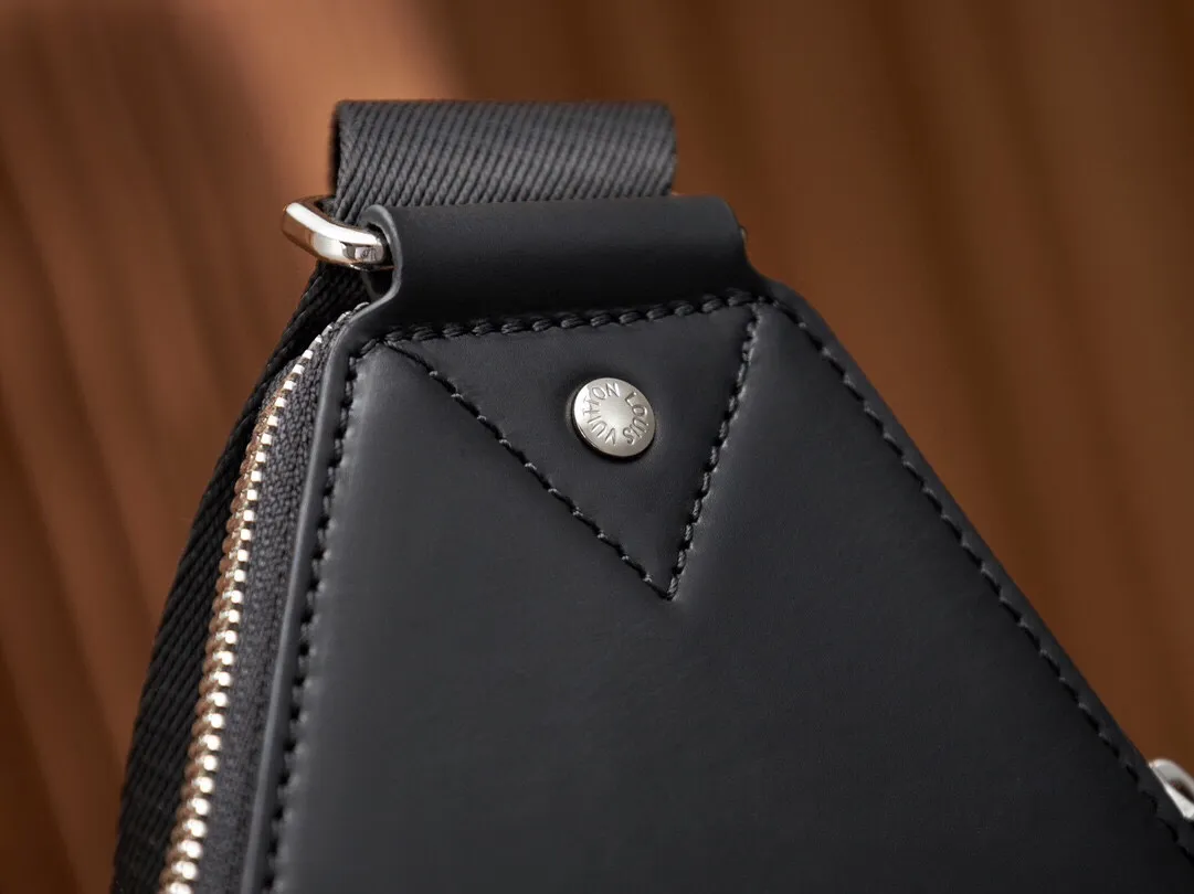 P¥900👉nfc dynamic chip version👈This Avenue chest bag N45303 French original leather🇫🇷Pure steel hardware Size: 20*31*7cm [Essential details, every detail is impeccable].