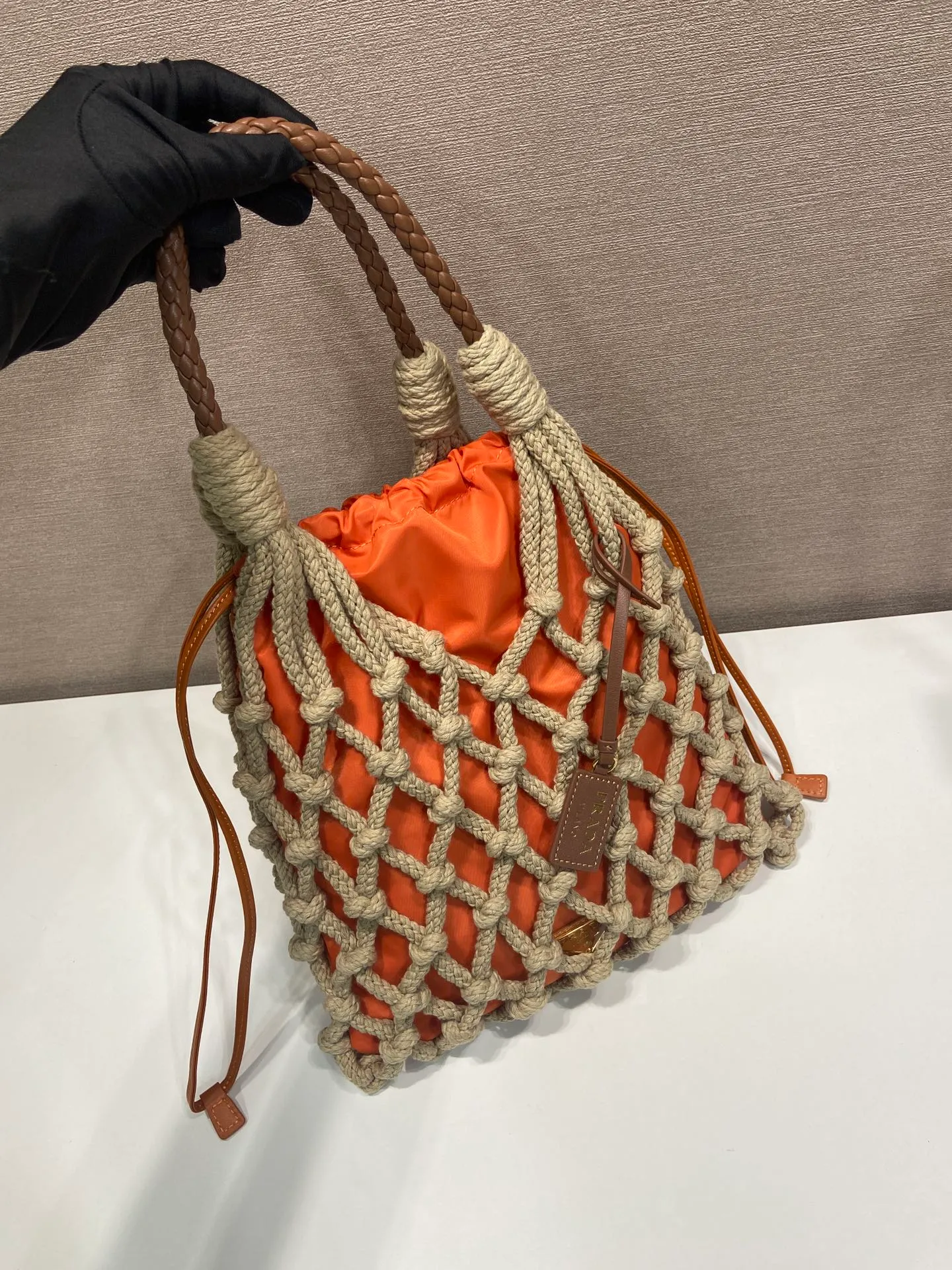 💰1060🎉New arrival🎉1BC111 weaving🎉🎉 The macramé design of this handmade cord bag is made of purely hand-woven and nylon fabrics, which embodies fresh elegance and a true sense of freedom. Braided leather handle, detachable leather pendant and metal hardware, detachable drawstring, 2-in-1 design, large capacity and very stylish. Hurry up and get it🎉🎉Inside nylon: length 29x height 35cm, outer woven bag: length 30x height 37cm