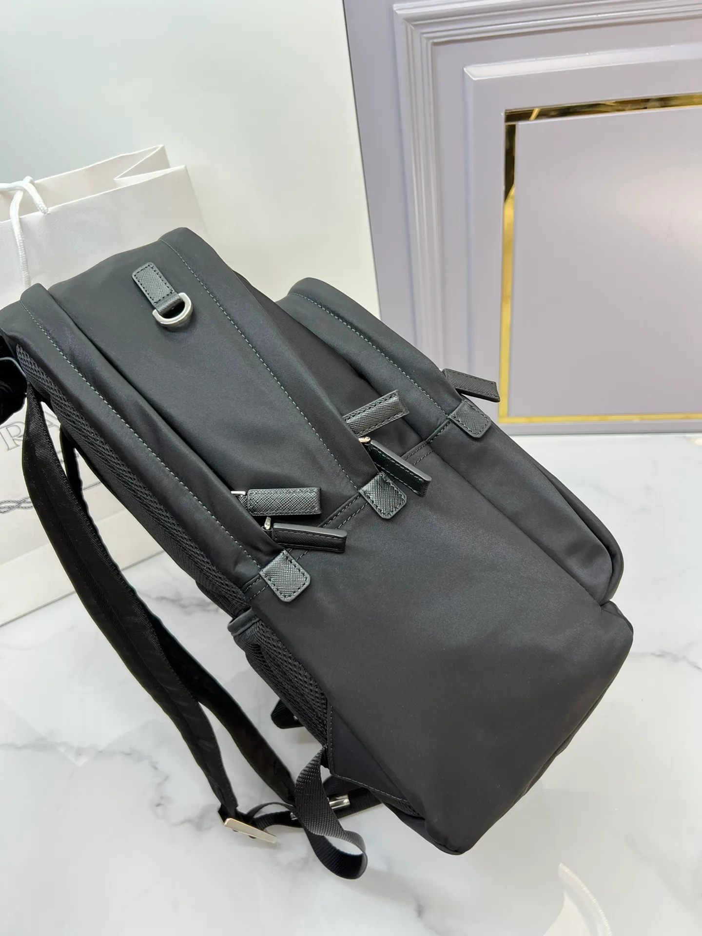 💰1320✨New hot product✨Original quality P family latest model 2VZ048 Triangular enamel nameplate logo Imported original parachute fabric Using imported equipment✈️+ The lines are all clear ZP synchronization hardware accessories Two zipper outer pockets The back padding has perfect details comparable to ZP Fashionable and versatile, a must-have for business trips Size 31*20*43.5🎁