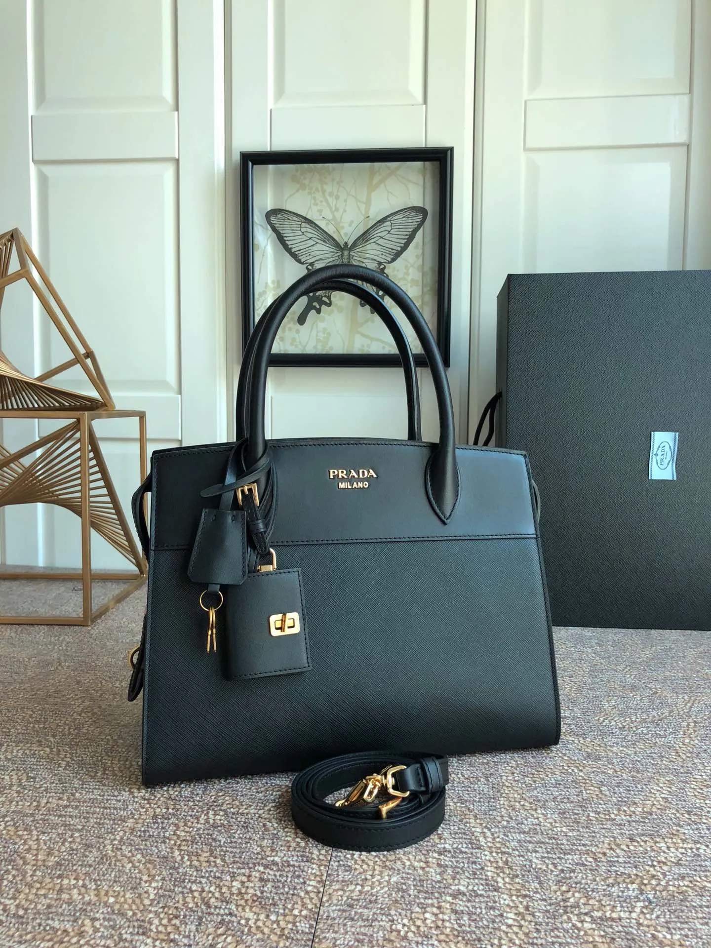 💰2140, exclusive first release🎉🎉🎉, small size😻😻lBA046 black - original item💪💪💪, calfskin handle, removable and adjustable calf Long leather shoulder strap, gold-plated complex metal hardware, with pull closure, three closure bags, one of which has a pull, OEM code 175, length 30x height 22cm