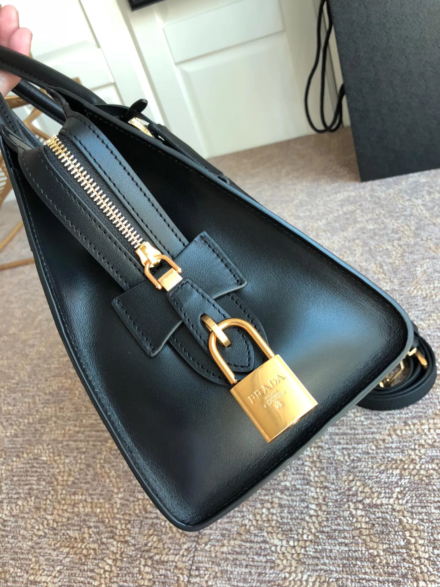 💰2140, exclusive first release🎉🎉🎉, small size😻😻lBA046 black - original item💪💪💪, calfskin handle, removable and adjustable calf Long leather shoulder strap, gold-plated complex metal hardware, with pull closure, three closure bags, one of which has a pull, OEM code 175, length 30x height 22cm