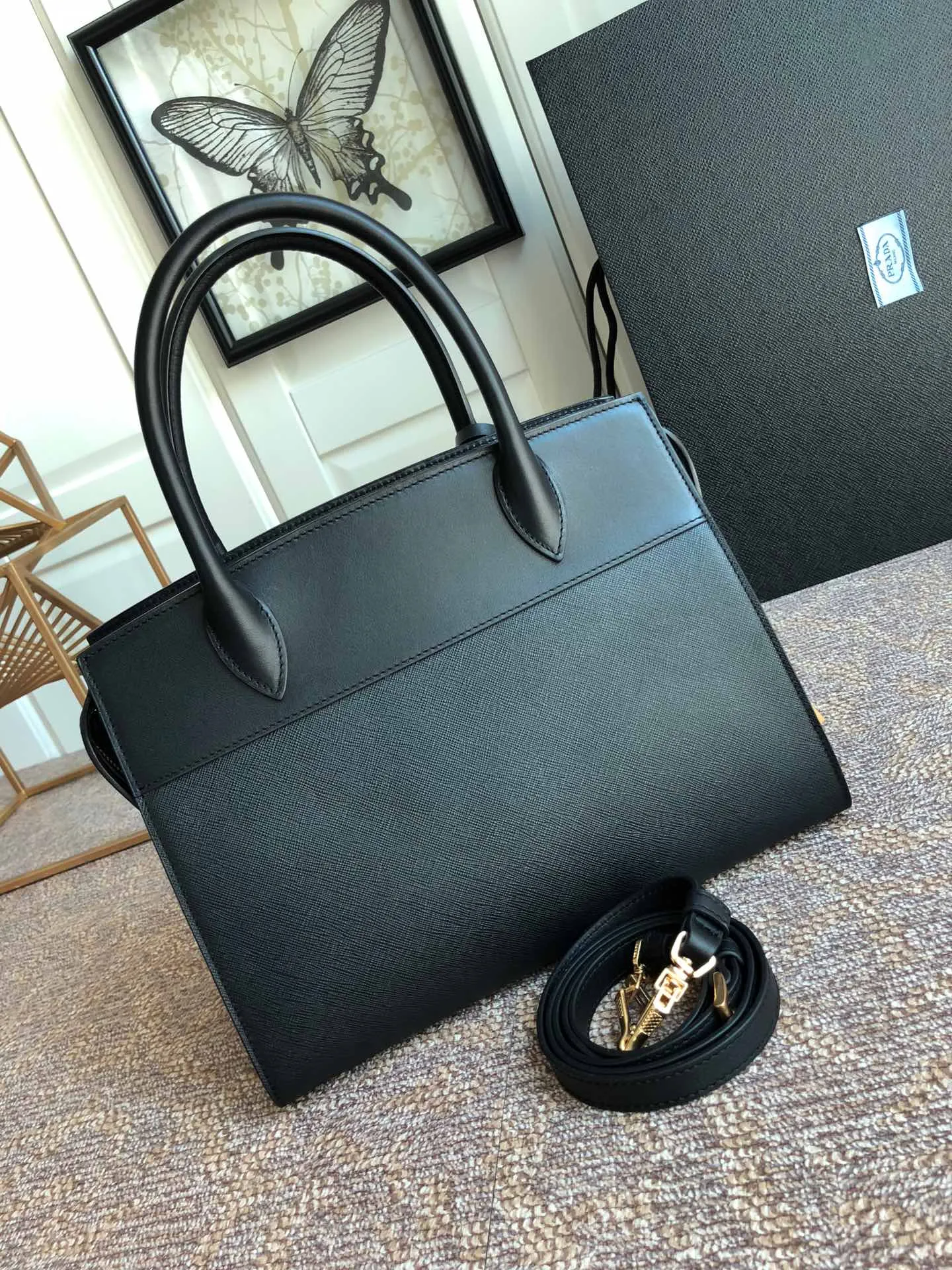 💰2140, exclusive first release🎉🎉🎉, small size😻😻lBA046 black - original item💪💪💪, calfskin handle, removable and adjustable calf Long leather shoulder strap, gold-plated complex metal hardware, with pull closure, three closure bags, one of which has a pull, OEM code 175, length 30x height 22cm