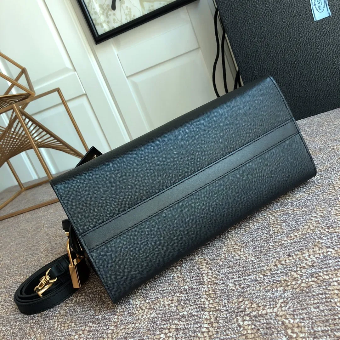 💰2140, exclusive first release🎉🎉🎉, small size😻😻lBA046 black - original item💪💪💪, calfskin handle, removable and adjustable calf Long leather shoulder strap, gold-plated complex metal hardware, with pull closure, three closure bags, one of which has a pull, OEM code 175, length 30x height 22cm