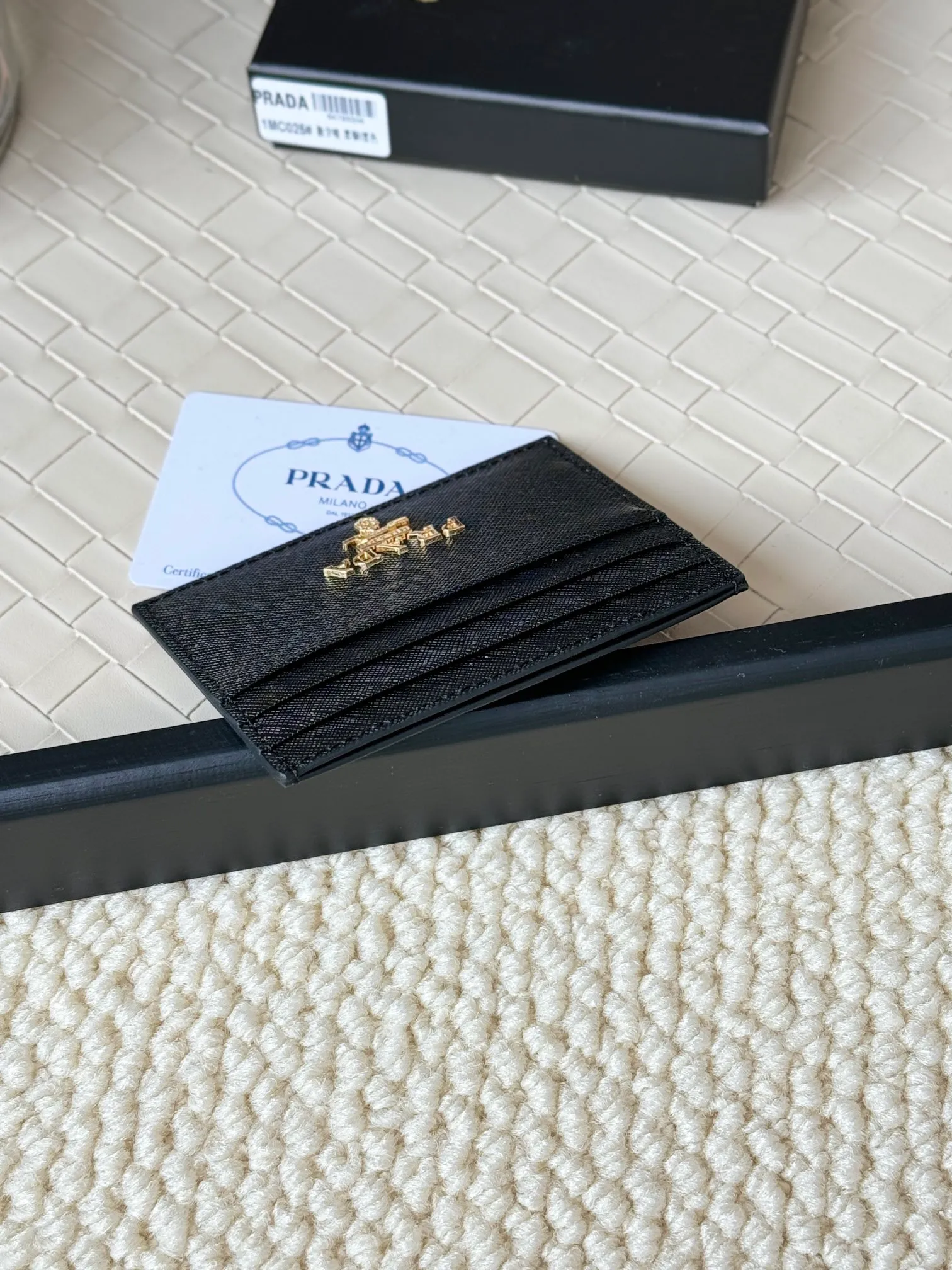 💰110prada popular card holder, unisex small card holder, black, model 1MC025, loose lettering Triangle Wheat series, nine colors, made of cross-grain cowhide, 6 card slots ➕ One middle sandwich, can place multiple cards and zeros 💰, size 11.2×8.5cm, real shot, what you see is what you get