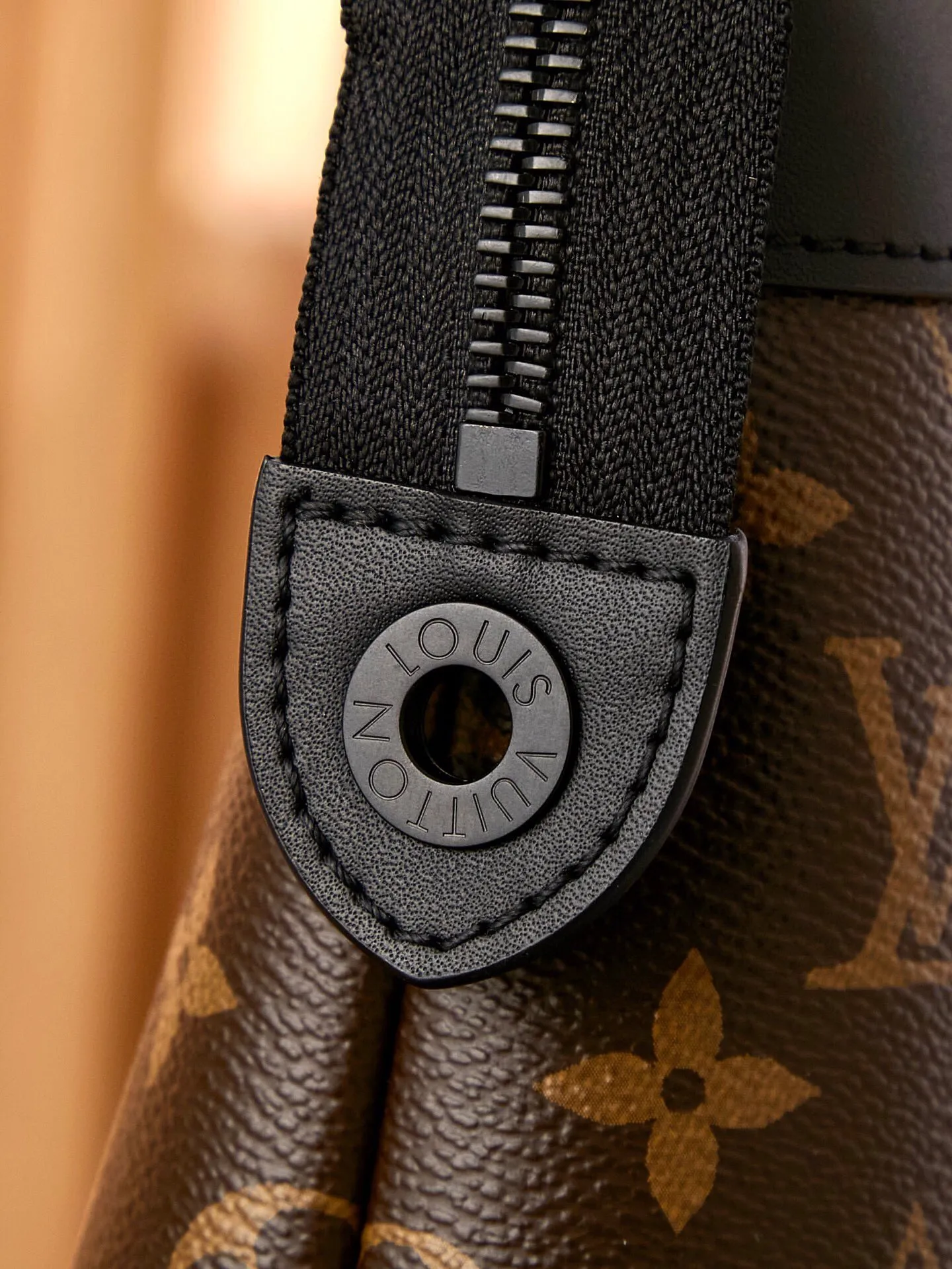 P¥460👉nfc163C01 dynamic chip version👈【Top inspection-free all-steel hardware】M82543 POCHETTE VOYAGE SOUPLE Clutch Pochette Voyage Souple Clutch is made of soft Monogram Eclipse coated canvas, and outlines the classic Pochette Voyage Clutch lines with rounded strokes, bringing a comfortable travel experience. M82543 Full leather embossed, black floral black leather, black grid black leather, presbyopic black leather, Pila brand front compartment clutch, small clutch oo [handshake] [handshake] Slim configuration with zipper compartment and magnetic back pocket. 32 x 21 x 8 cm (length x height x width)
