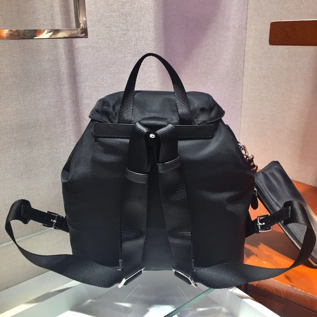 💰1120🎉New Backpack🎉1BZ811👍👍This nylon backpack is trimmed with exquisite Saffiano leather, a blend of multiple materials, and decorated with a triangle logo, highlighting fashionable elegance. It also comes with a detachable small handbag😘😘Lightweight and practical, the upper body effect is super stylish, and it can be matched at will😘😘Fully upgraded nylon fabric👍👍Length 30x Height 32x Bottom 15cm👏👏