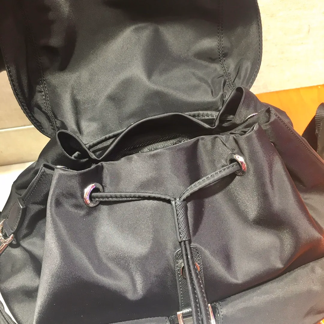 💰1120🎉New Backpack🎉1BZ811👍👍This nylon backpack is trimmed with exquisite Saffiano leather, a blend of multiple materials, and decorated with a triangle logo, highlighting fashionable elegance. It also comes with a detachable small handbag😘😘Lightweight and practical, the upper body effect is super stylish, and it can be matched at will😘😘Fully upgraded nylon fabric👍👍Length 30x Height 32x Bottom 15cm👏👏
